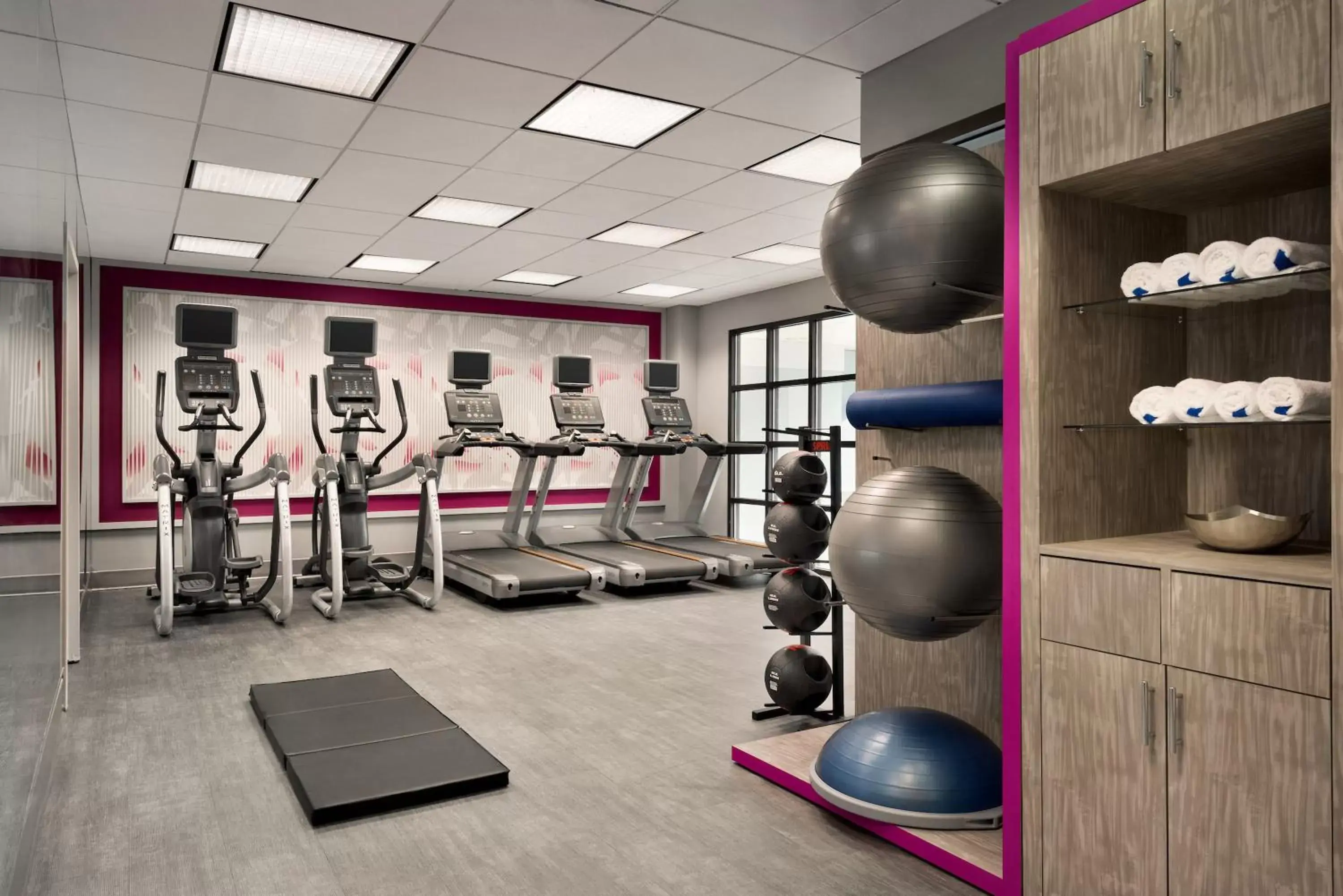 Fitness centre/facilities, Fitness Center/Facilities in Crowne Plaza Englewood, an IHG Hotel