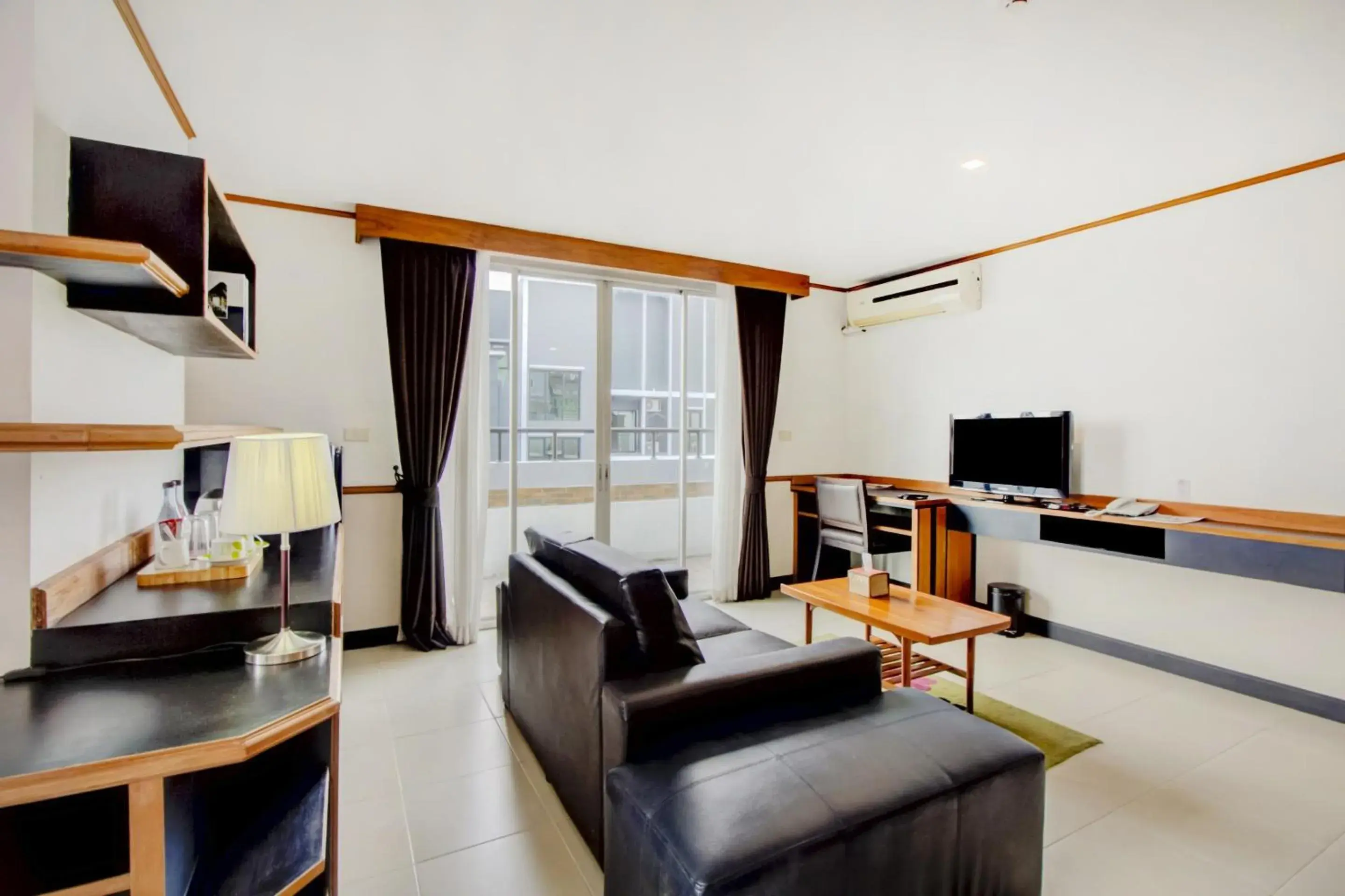Seating area, TV/Entertainment Center in Super OYO Capital O 564 Nature Boutique Hotel