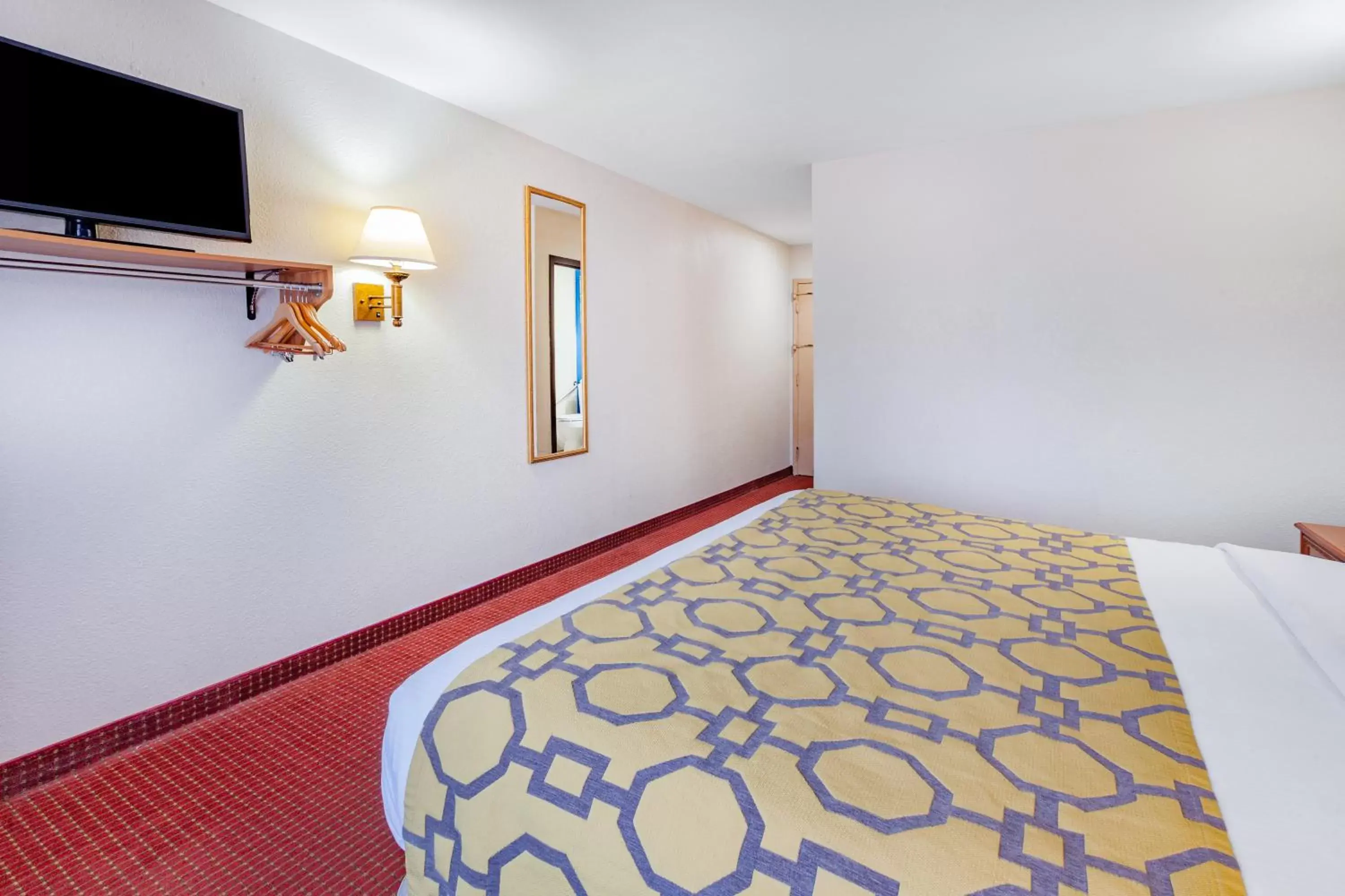 Facility for disabled guests, Bed in Baymont by Wyndham Perrysburg-Toledo