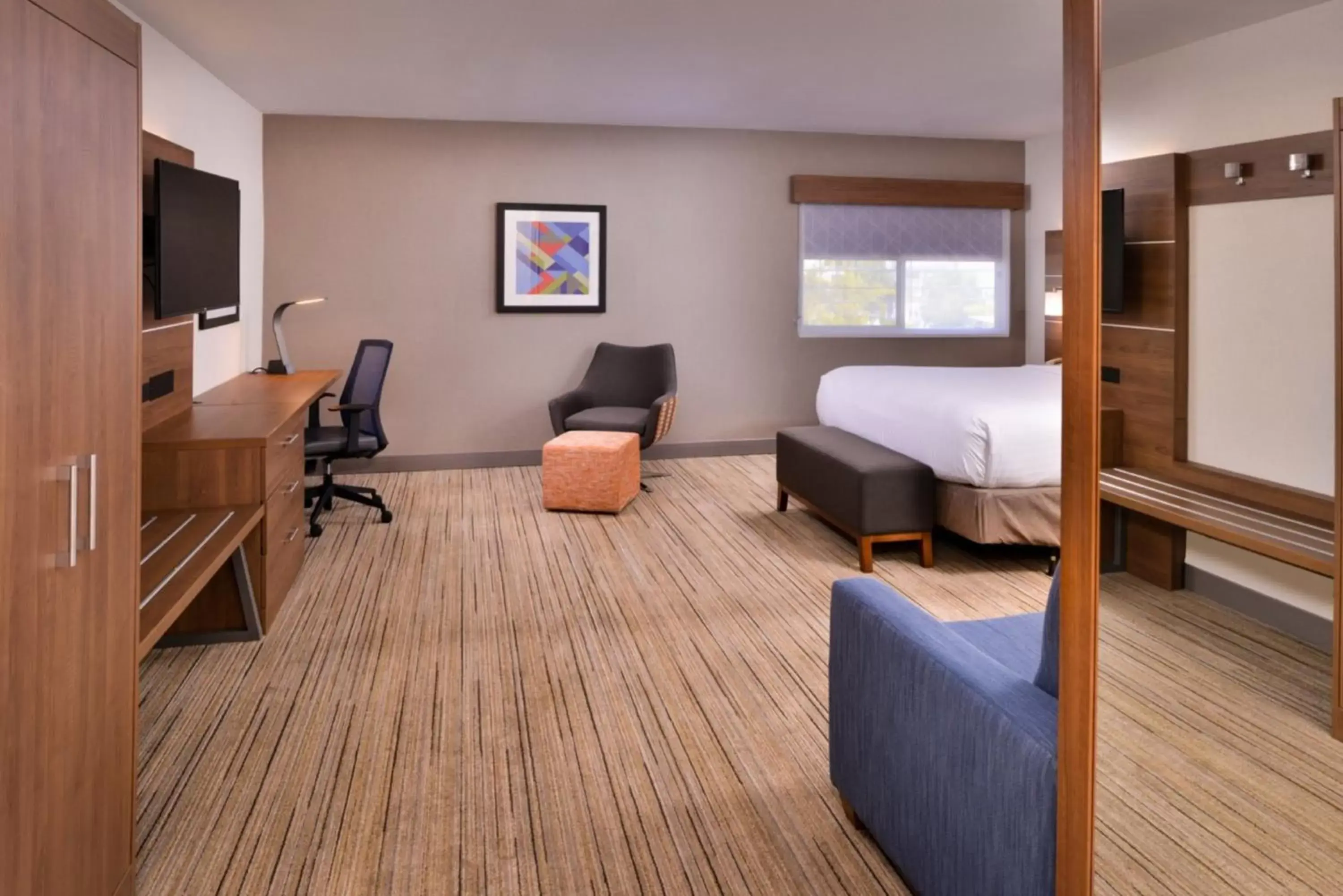 Bedroom, Seating Area in Holiday Inn Express Walnut Creek, an IHG Hotel