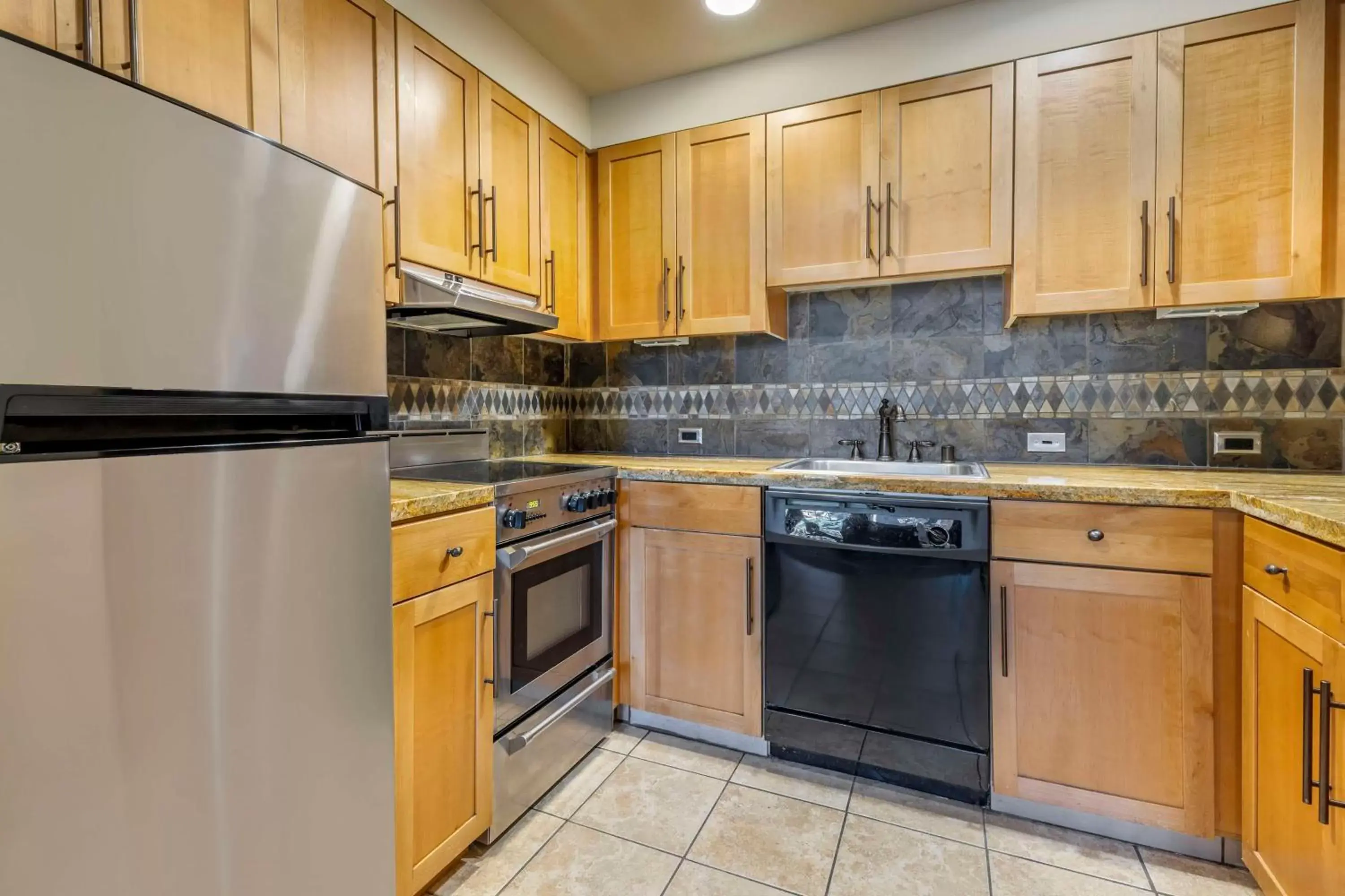 Kitchen or kitchenette, Kitchen/Kitchenette in Hilton Vacation Club Lake Tahoe Resort