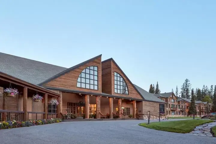 Facade/entrance, Property Building in Grouse Mountain Lodge