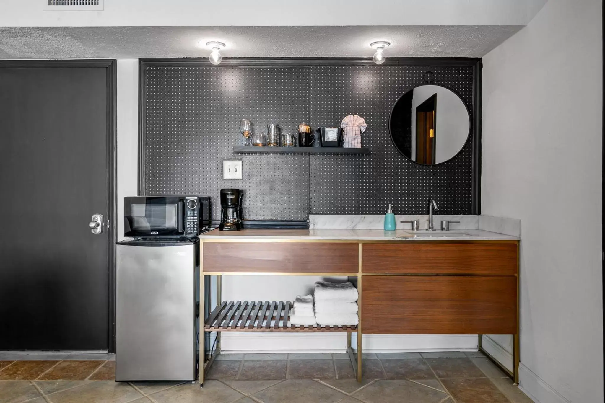 Kitchen or kitchenette in The Beverley Beach House