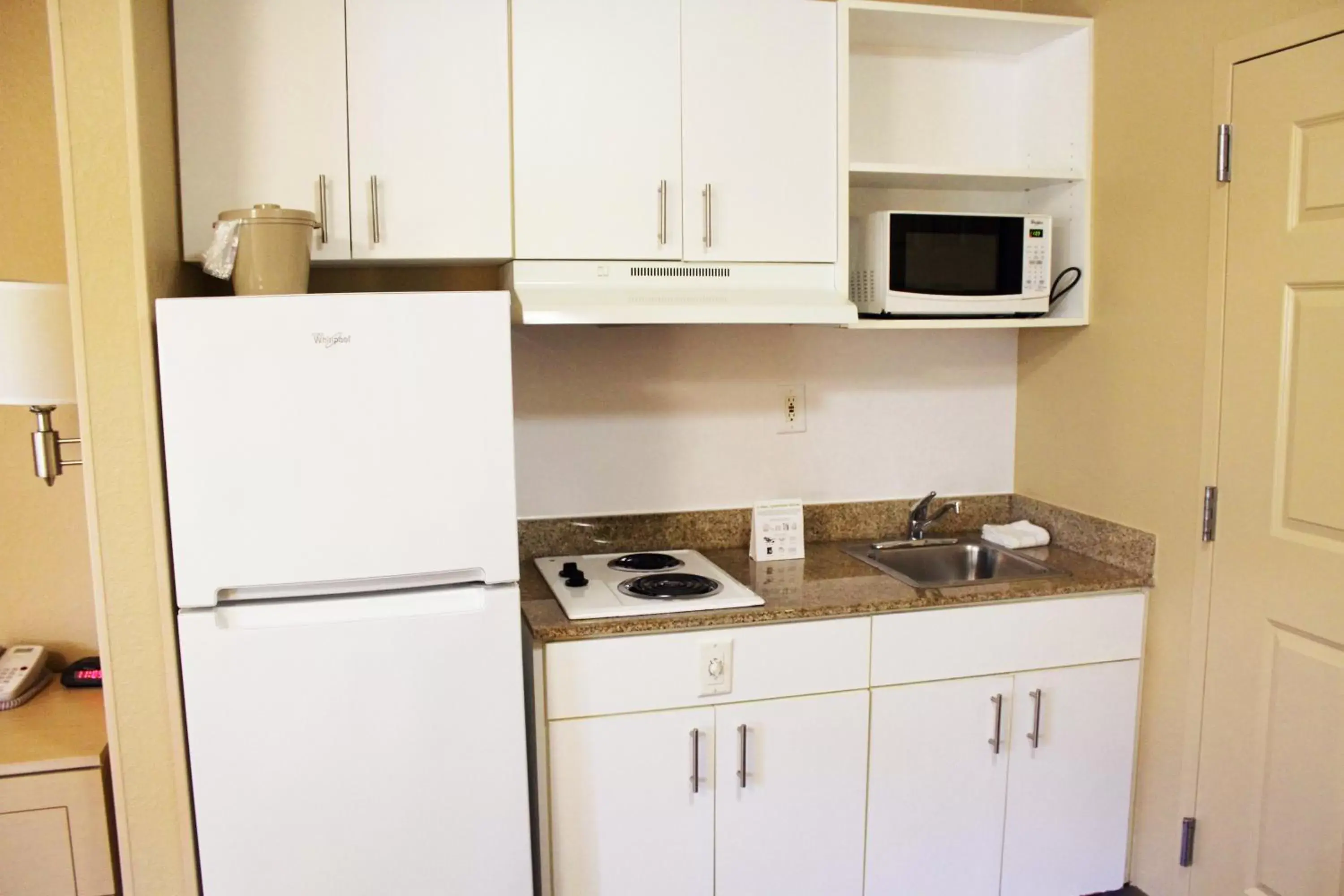 Kitchen or kitchenette, Kitchen/Kitchenette in Extended Stay America Suites - Chesapeake - Churchland Blvd