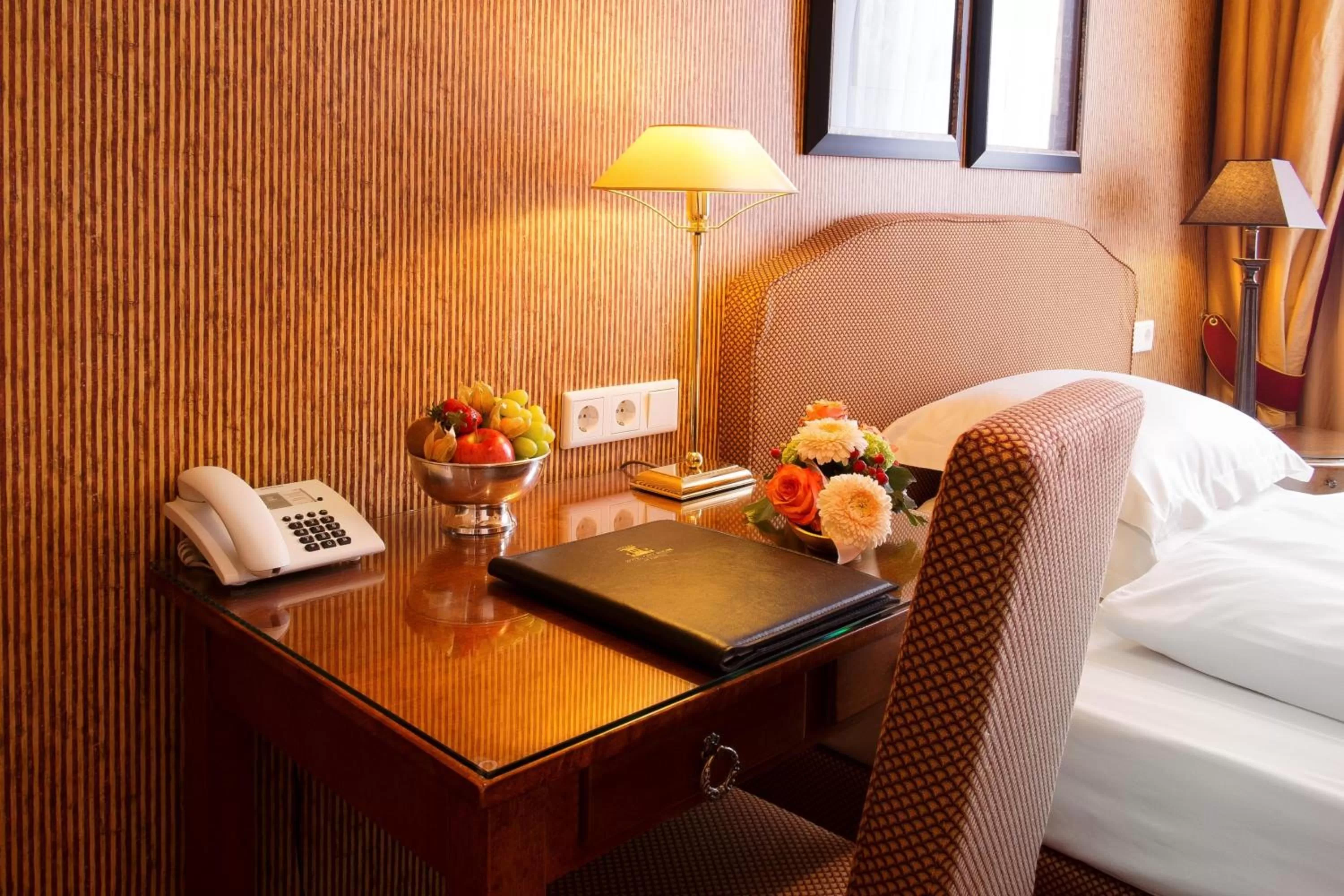 Photo of the whole room, Bed in Hotel City House