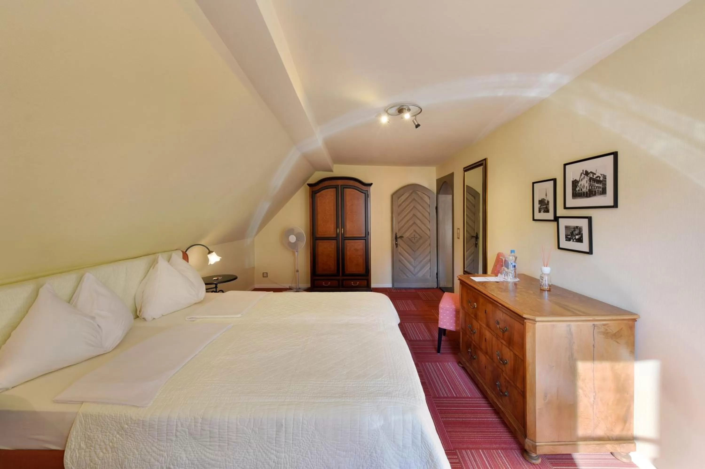 Photo of the whole room, Bed in Romantik Hotel Schwan