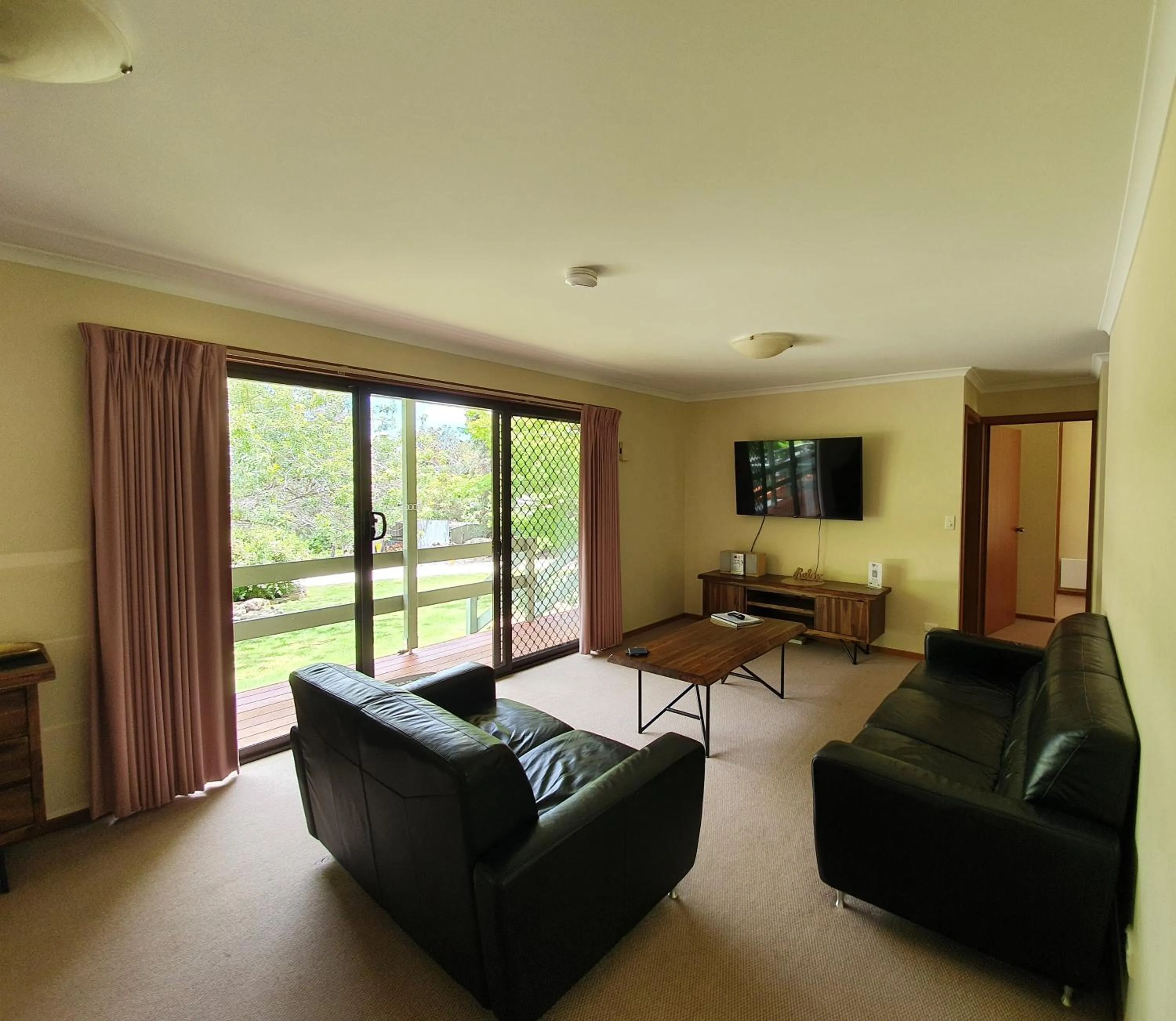 Living room in Golden Heritage Apartments Beechworth