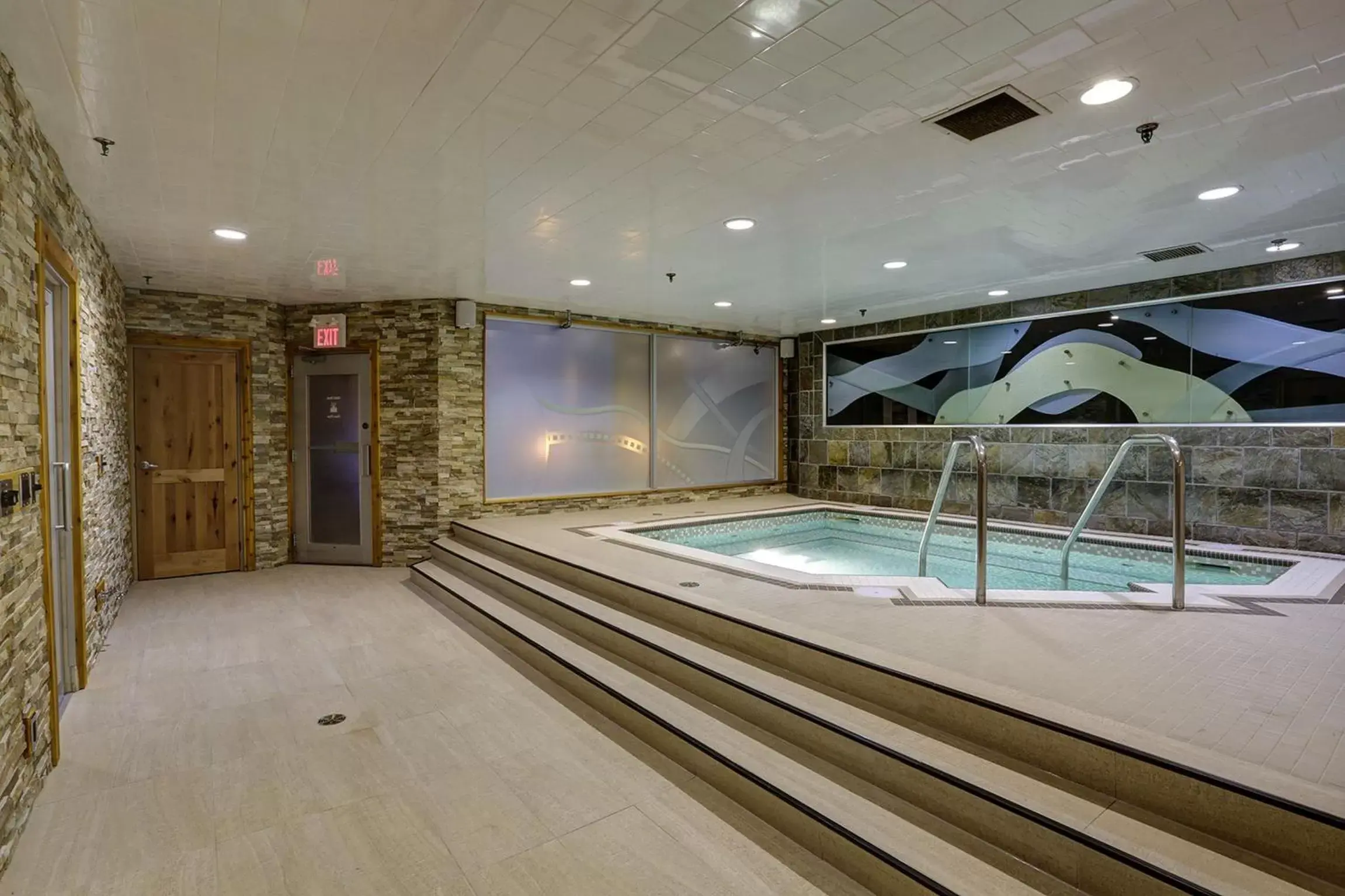 Hot Tub, Swimming Pool in Banff Inn