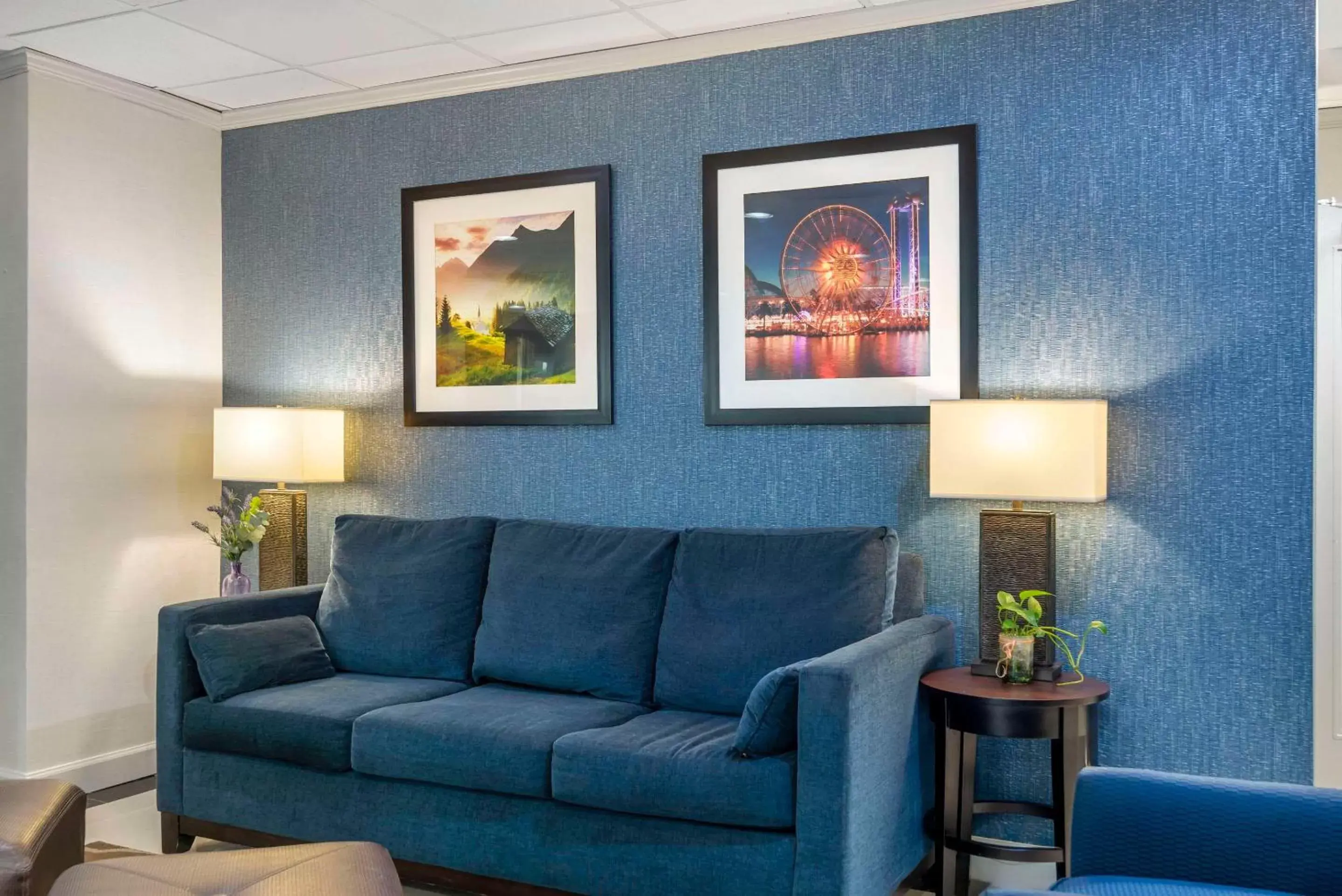 Lobby or reception, Seating Area in Comfort Inn Alpharetta-Atlanta North