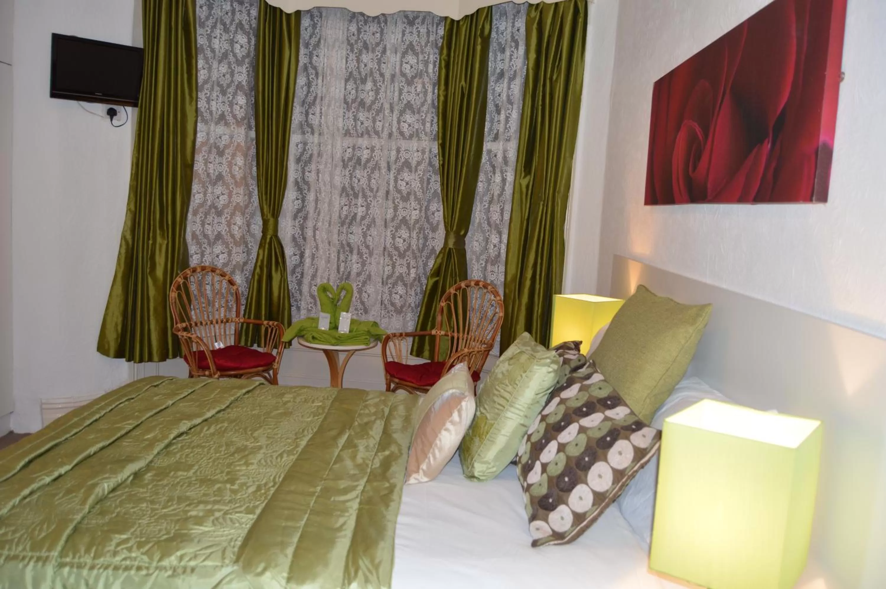 Photo of the whole room, Bed in Wilsons Hotel - Blackpool Tower View