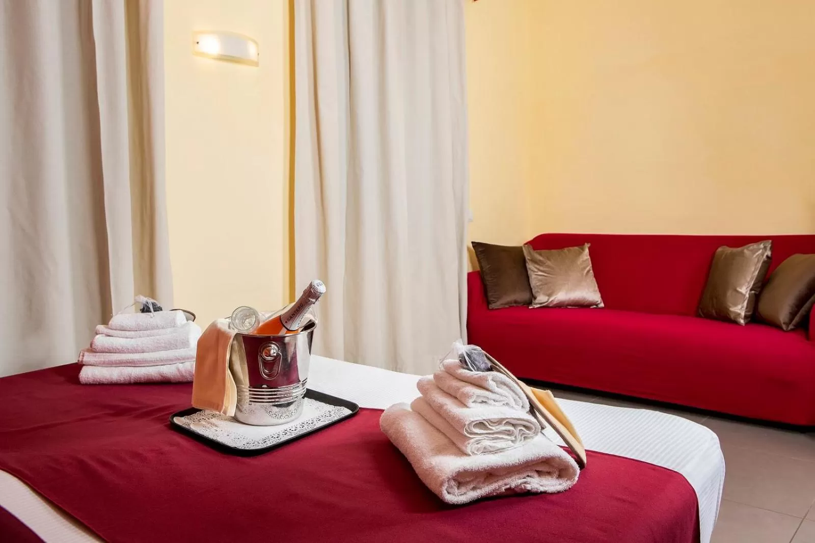 Photo of the whole room, Bed in Capodichino International Hotel