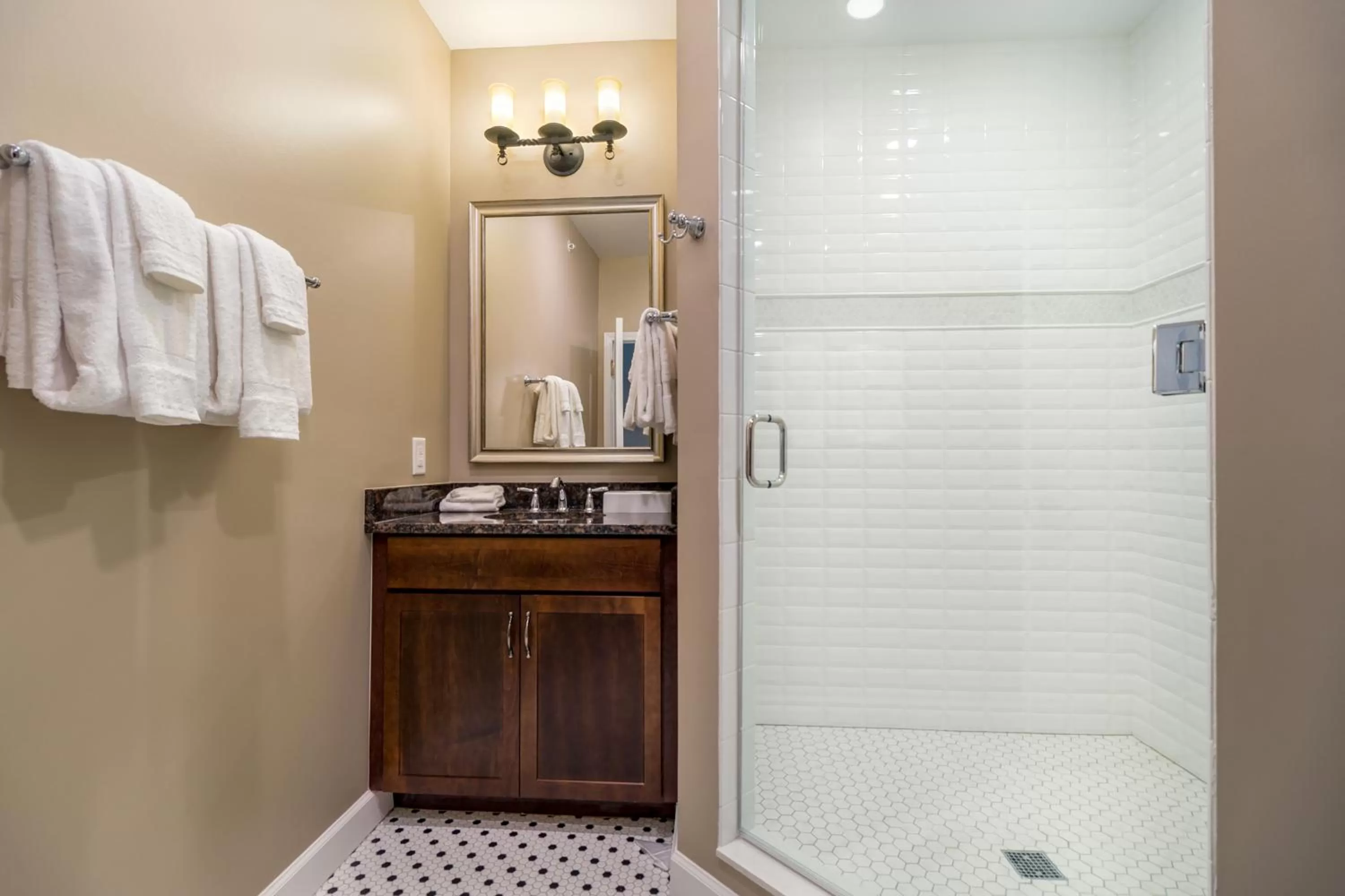 Shower in Holiday Inn Club Vacations Williamsburg Resort