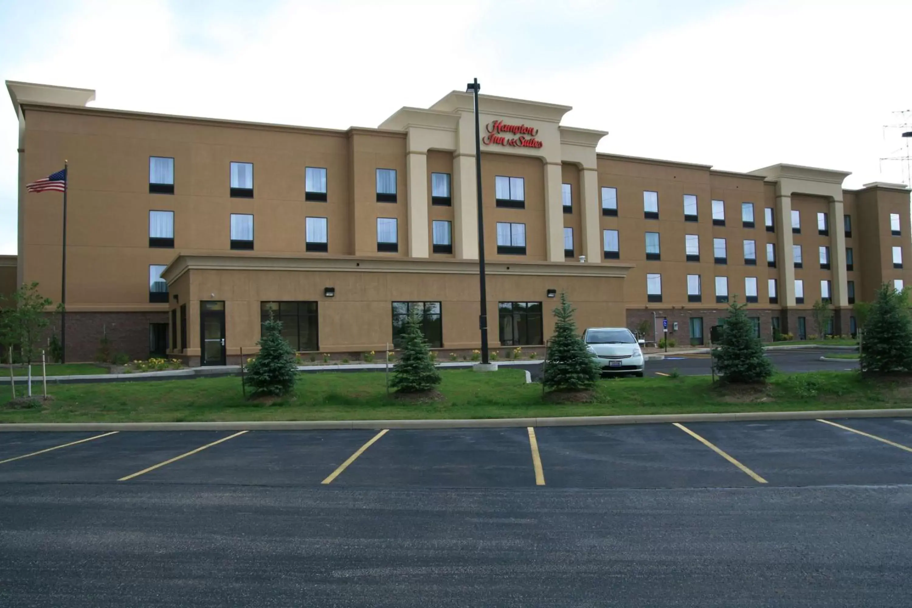 Property Building in Hampton Inn & Suites Cleveland-Mentor