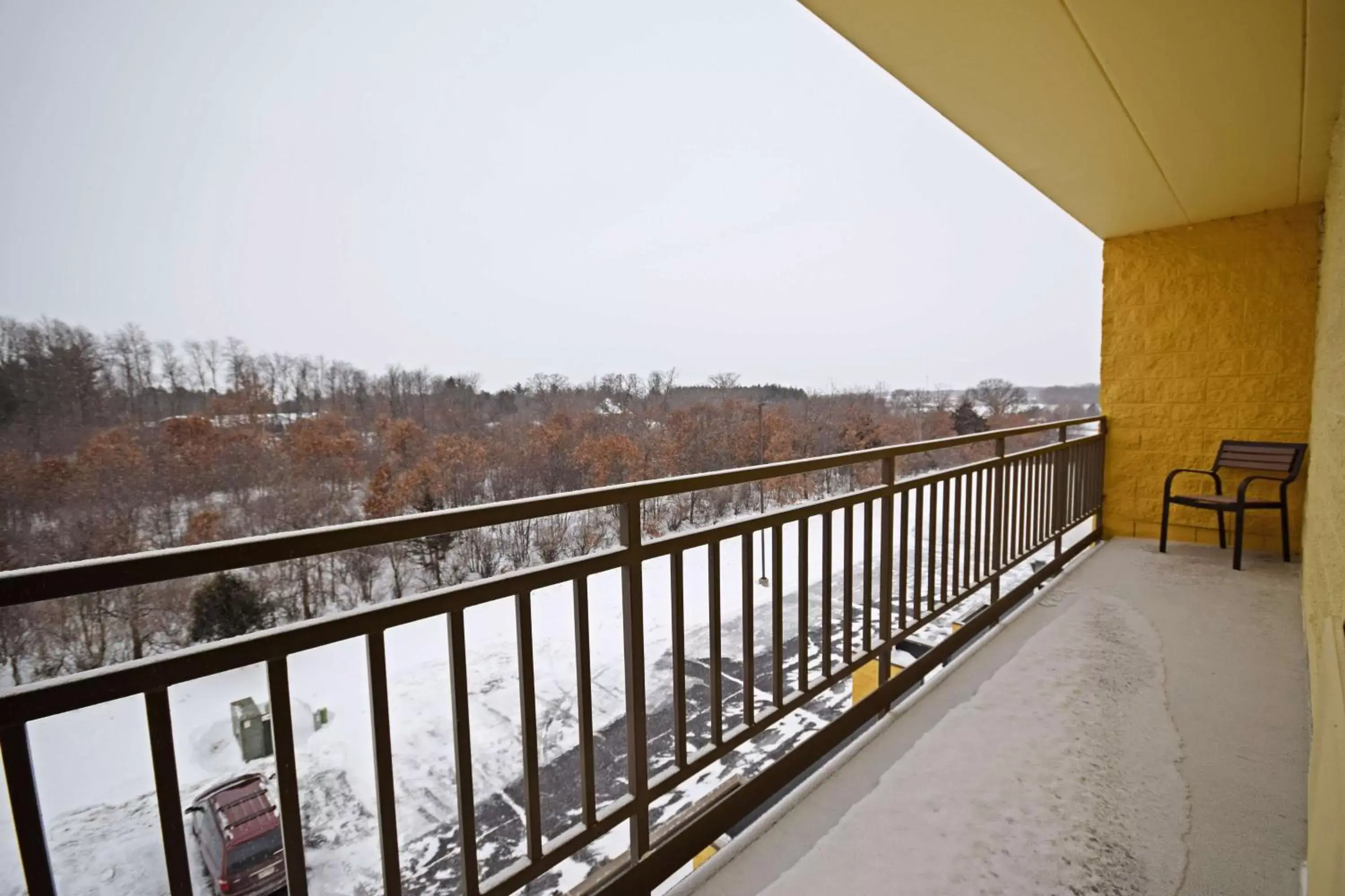 Photo of the whole room, Balcony/Terrace in Best Western Resort Hotel & Conference Center Portage