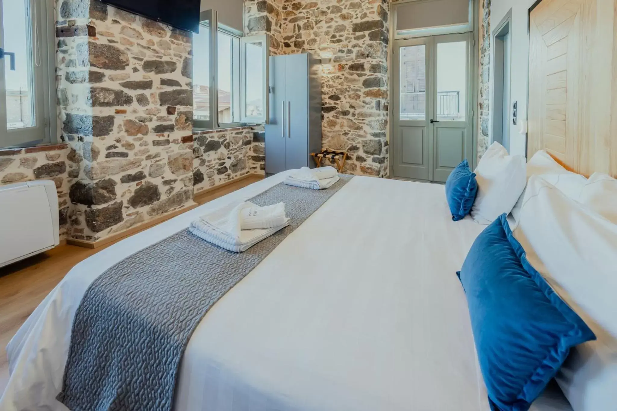 Bed in Impero Nafplio Hotel & Suites