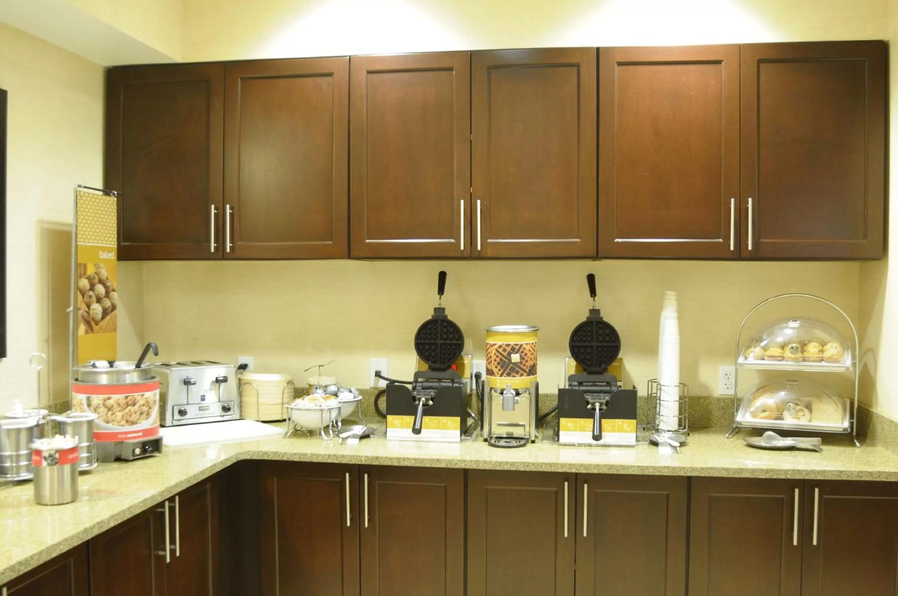 Breakfast in Hampton Inn & Suites Redding