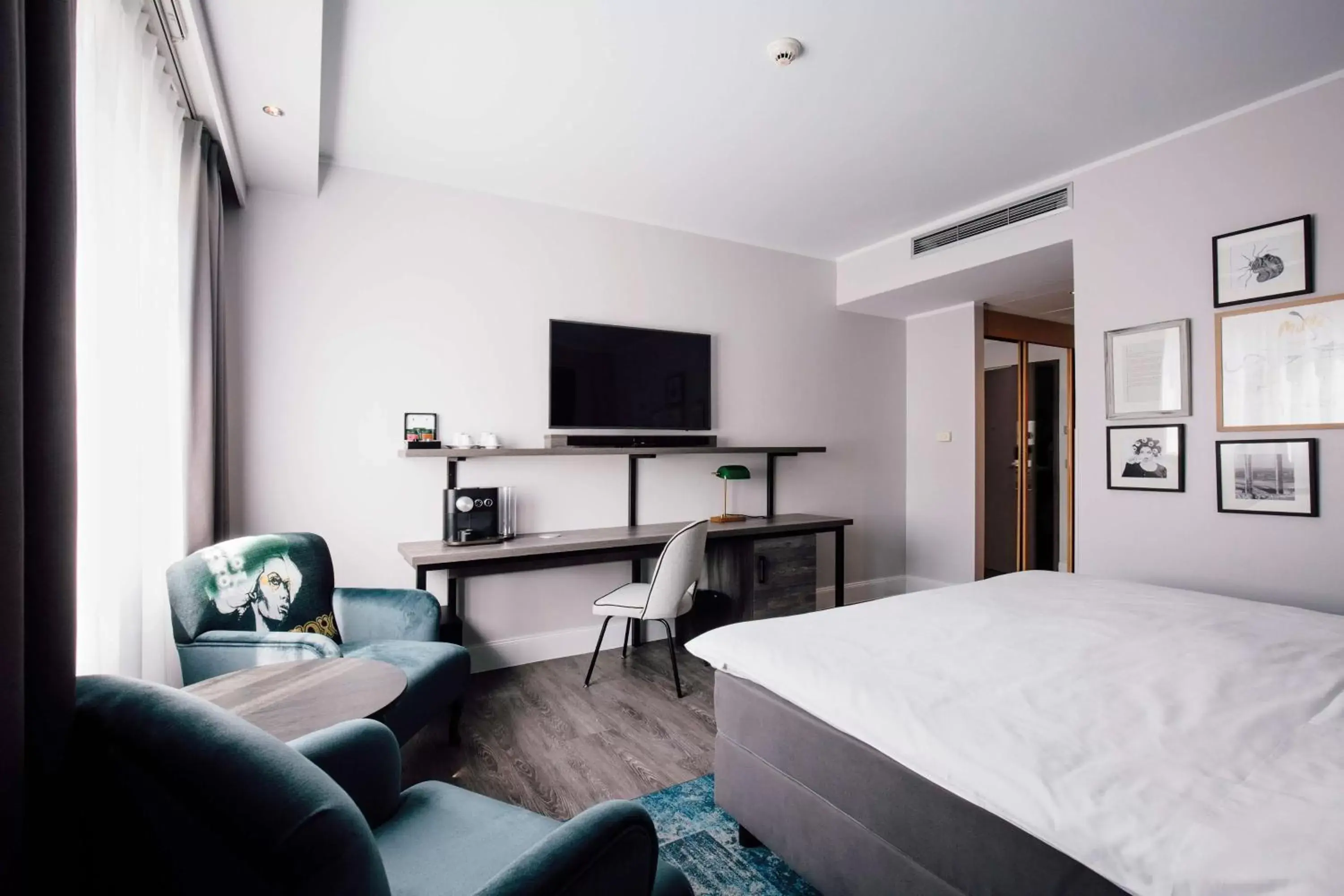 Bedroom, TV/Entertainment Center in Hotel Berlin, Berlin, a member of Radisson Individuals