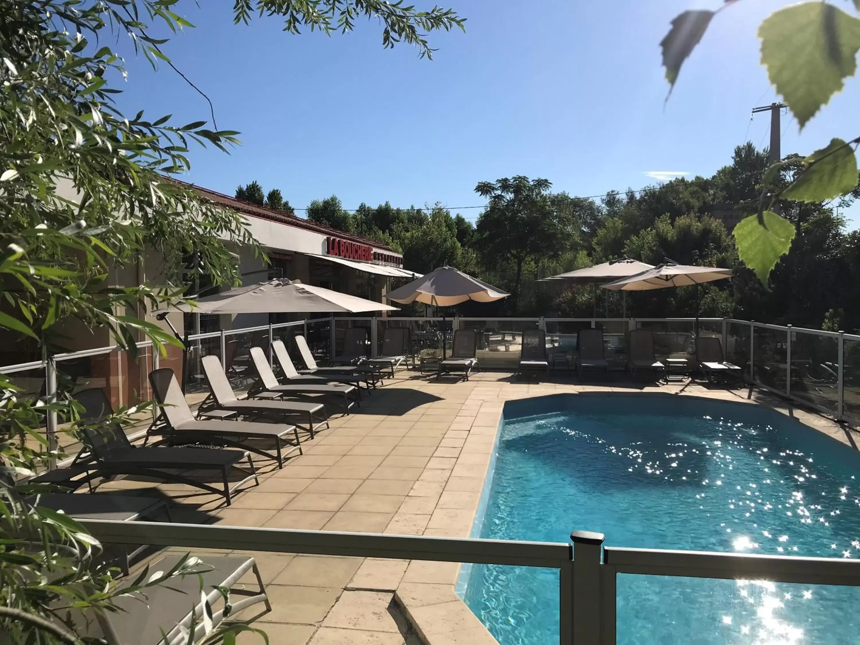 Pool view, Swimming Pool in Kyriad Aix Les Milles - Plan de Campagne