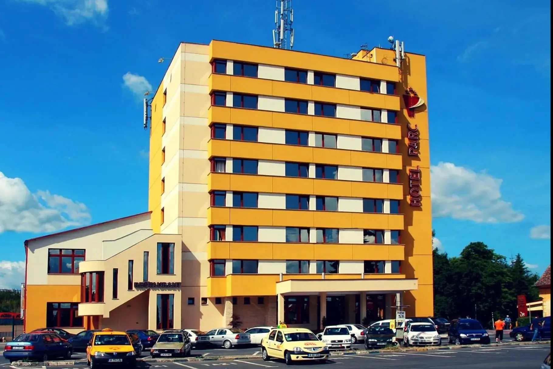 Facade/entrance, Property Building in Hotel Parc Sibiu