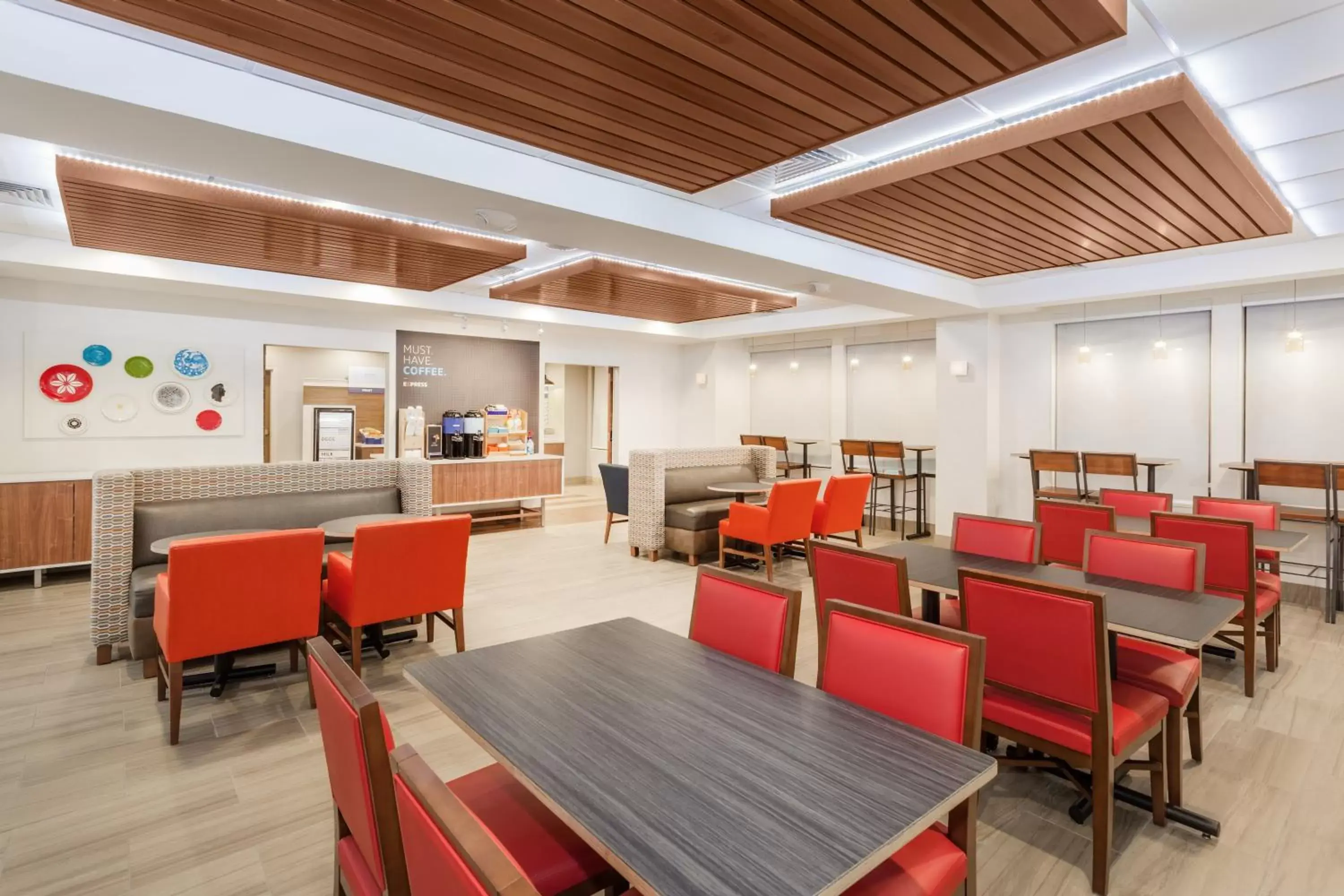 Breakfast, Restaurant/Places to Eat in Holiday Inn Express & Suites Tilton, an IHG Hotel