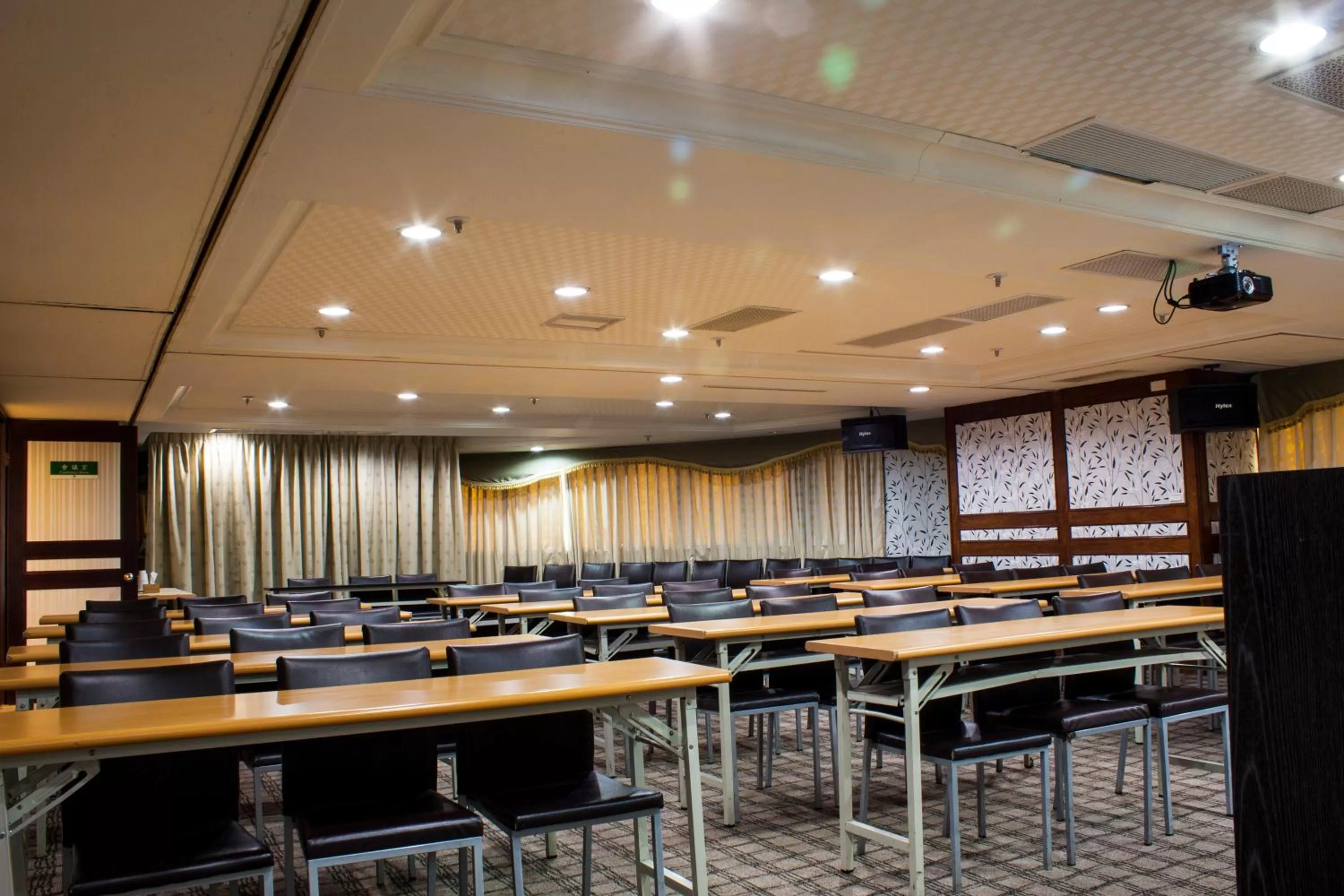 Business facilities in Cambridge Tainan Hotel