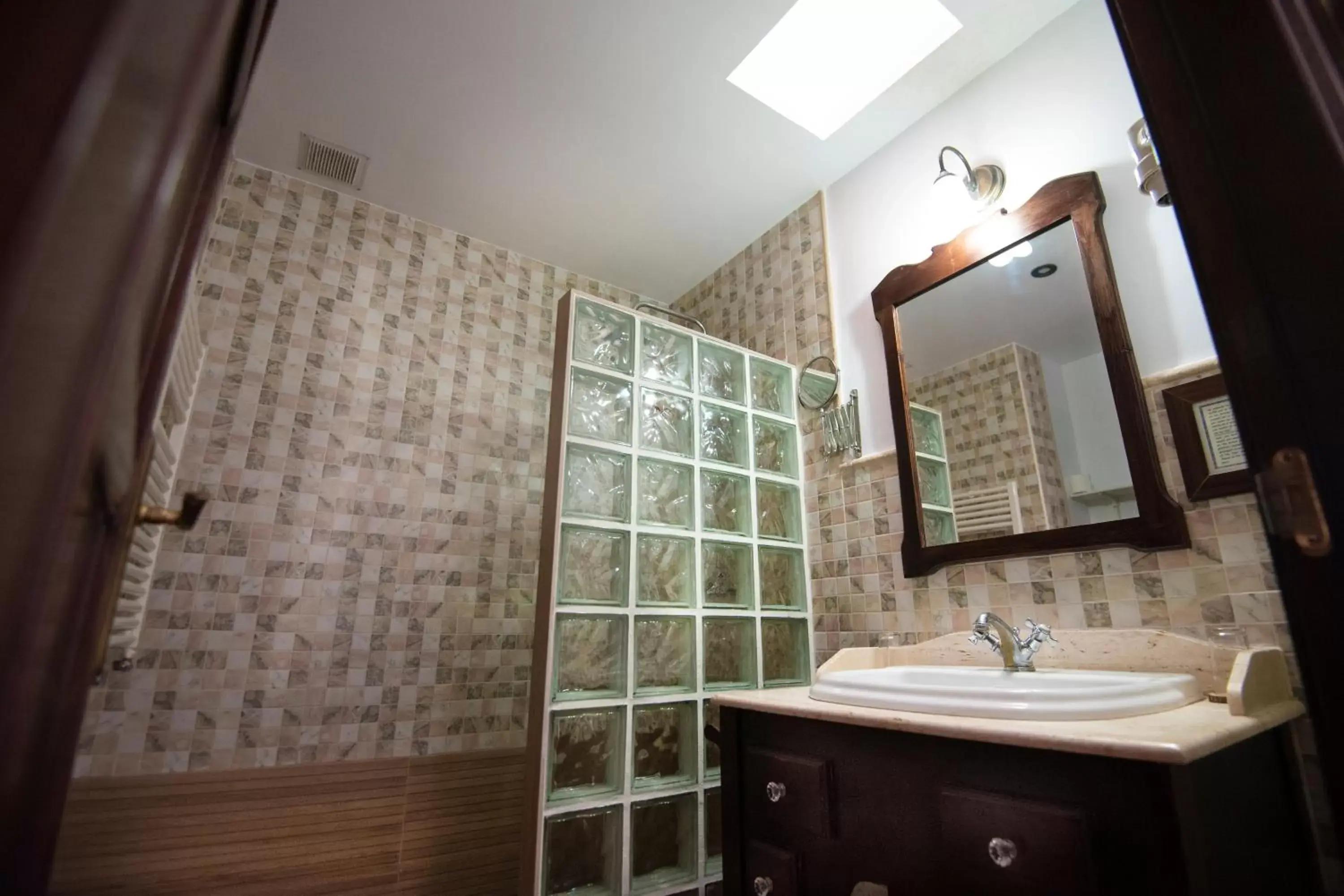 Shower, Bathroom in Hotel Boutique Cerro del Sol