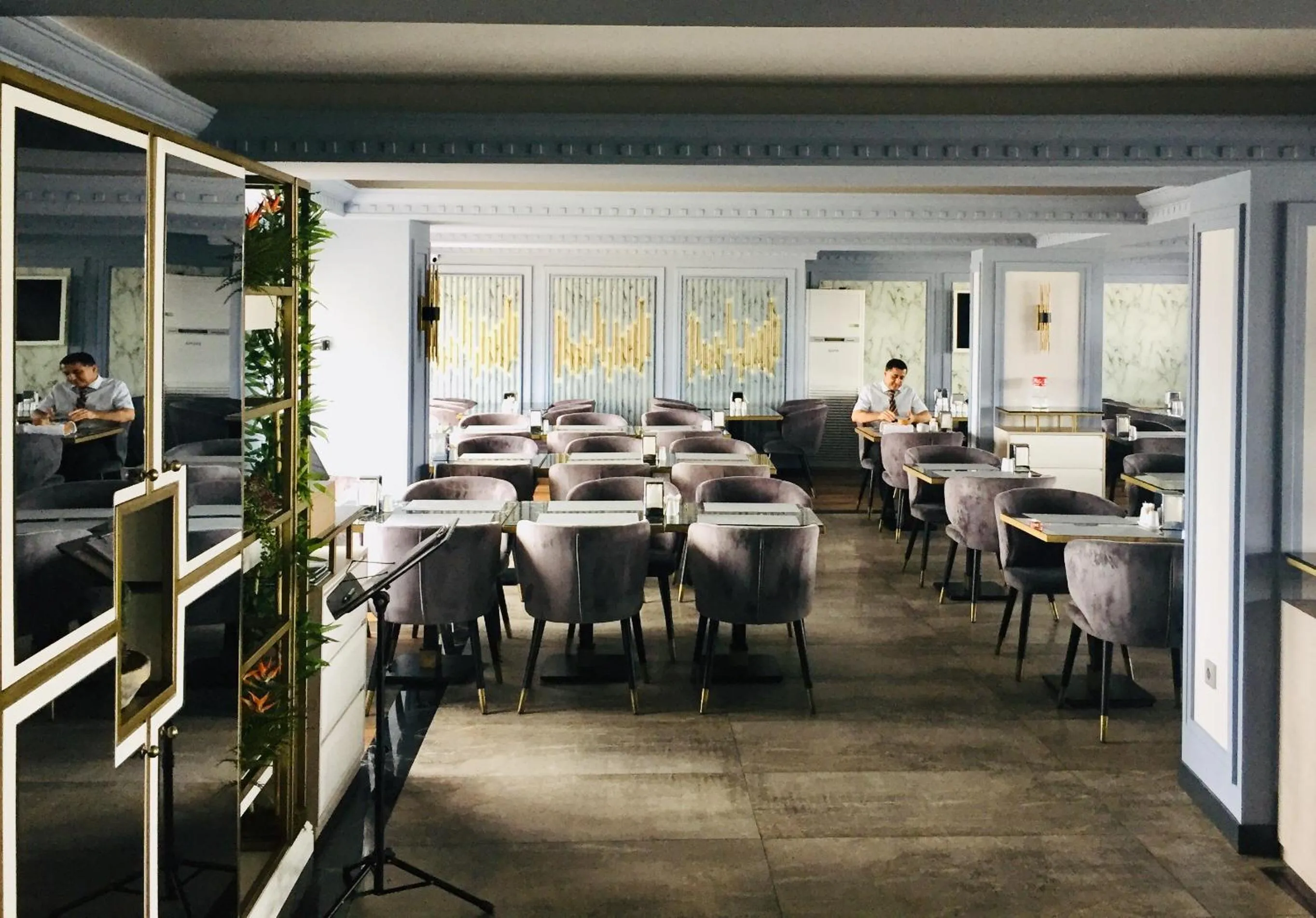 Restaurant/places to eat in Grand Washington Hotel