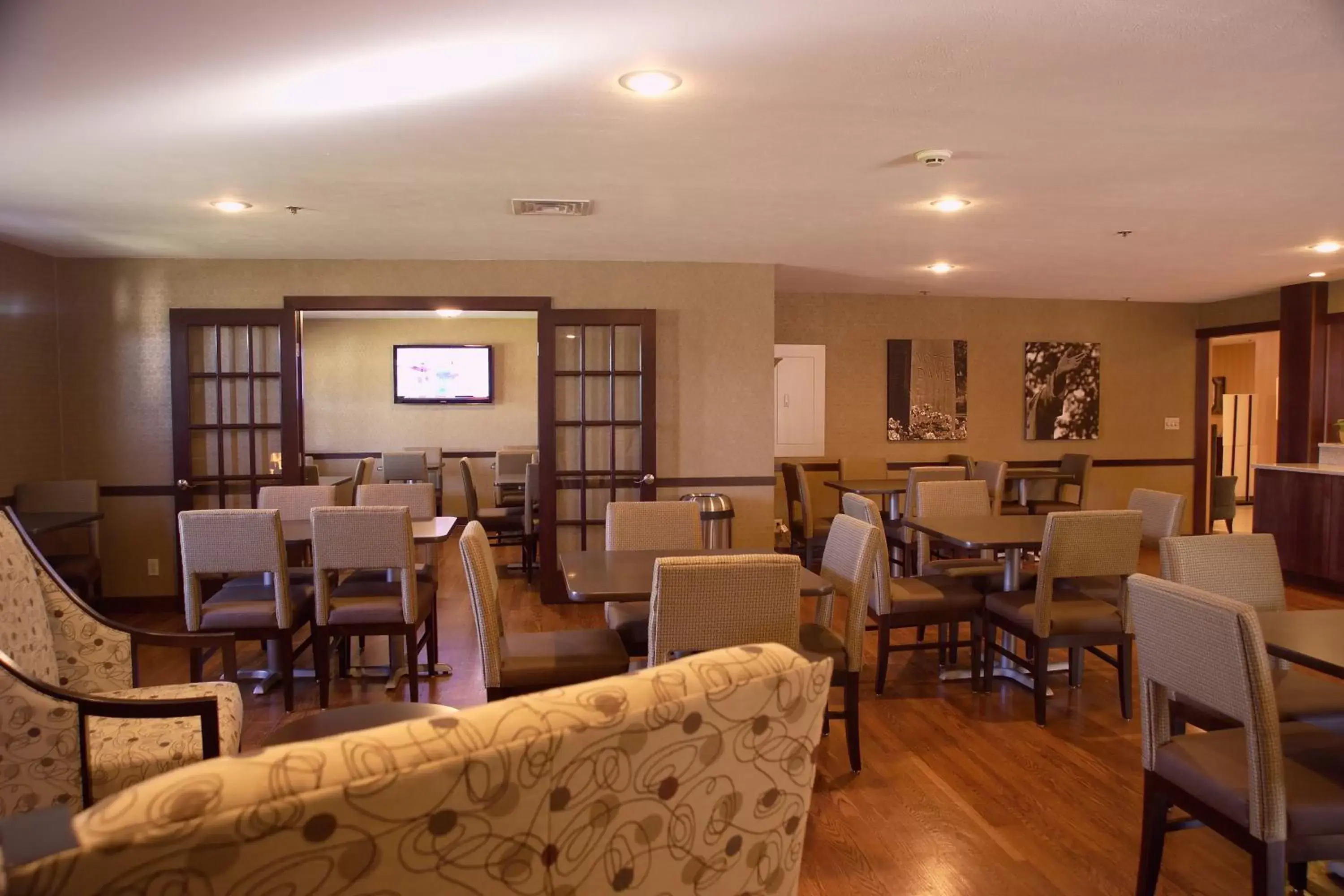 Restaurant/Places to Eat in Ivy Court Inn and Suites