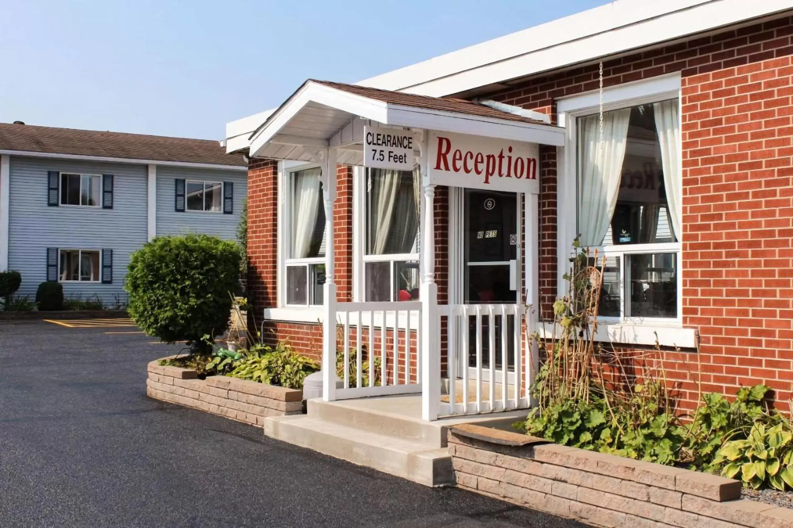 Lobby or reception, Property Building in Super 8 by Wyndham Pembroke