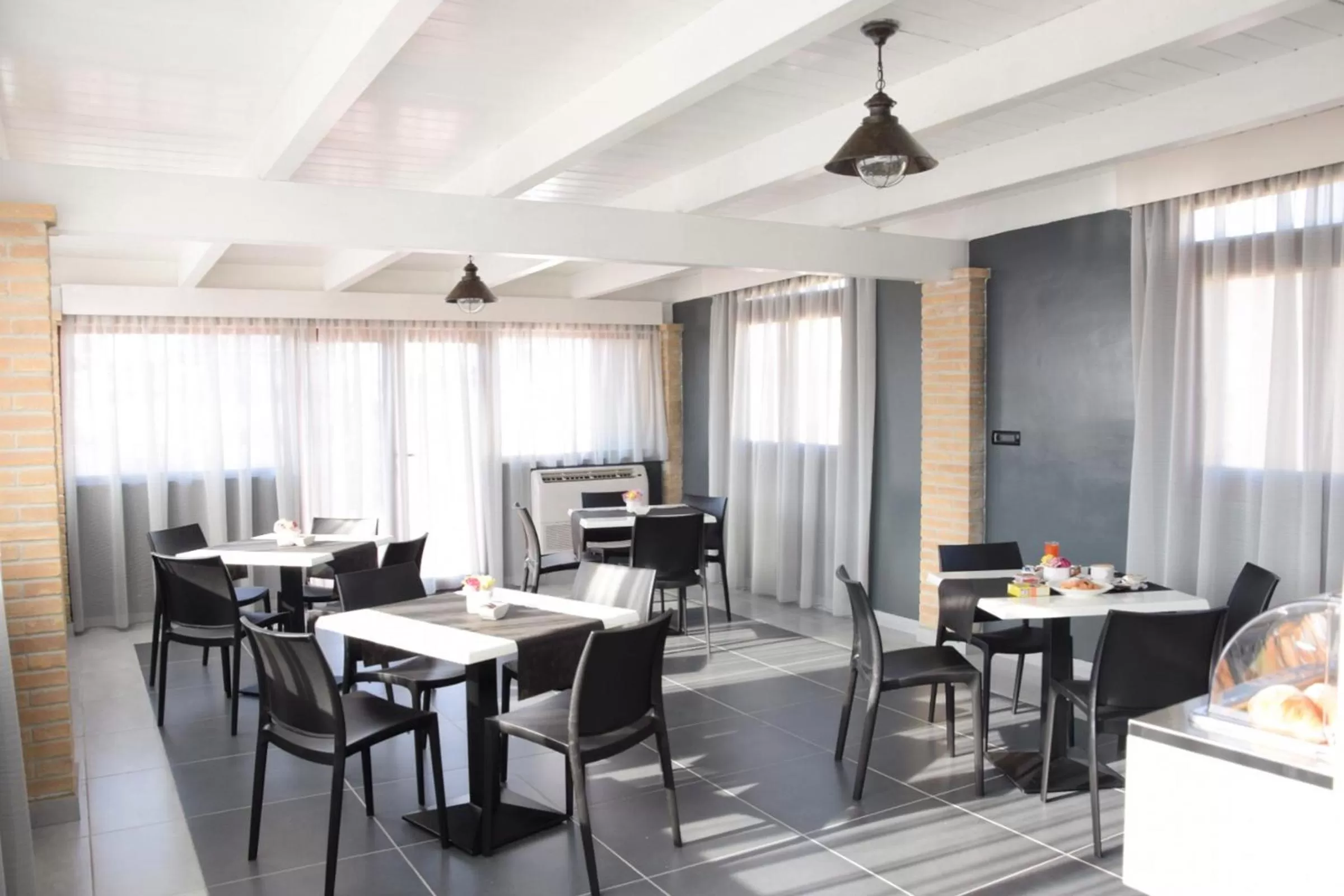 Restaurant/places to eat in Fly Boutique Hotel