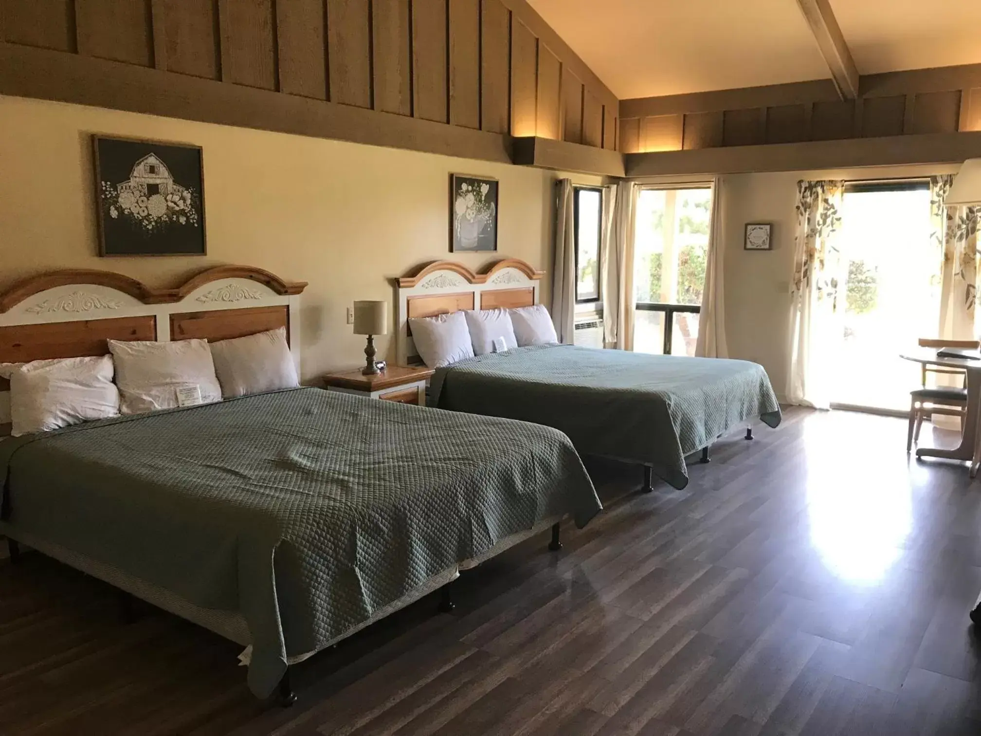 Bed in Ridgemark Golf Club and Resort