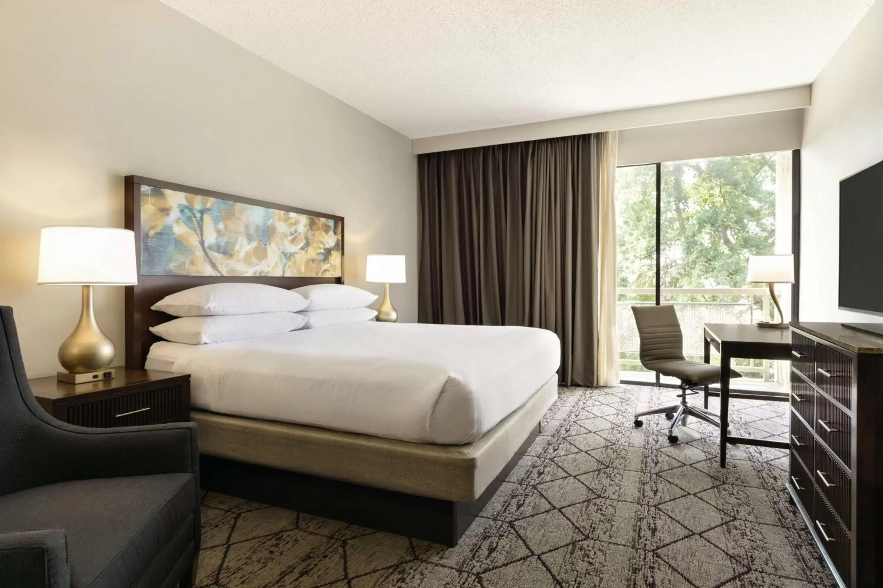 Bedroom in DoubleTree by Hilton Atlanta Northeast/Northlake