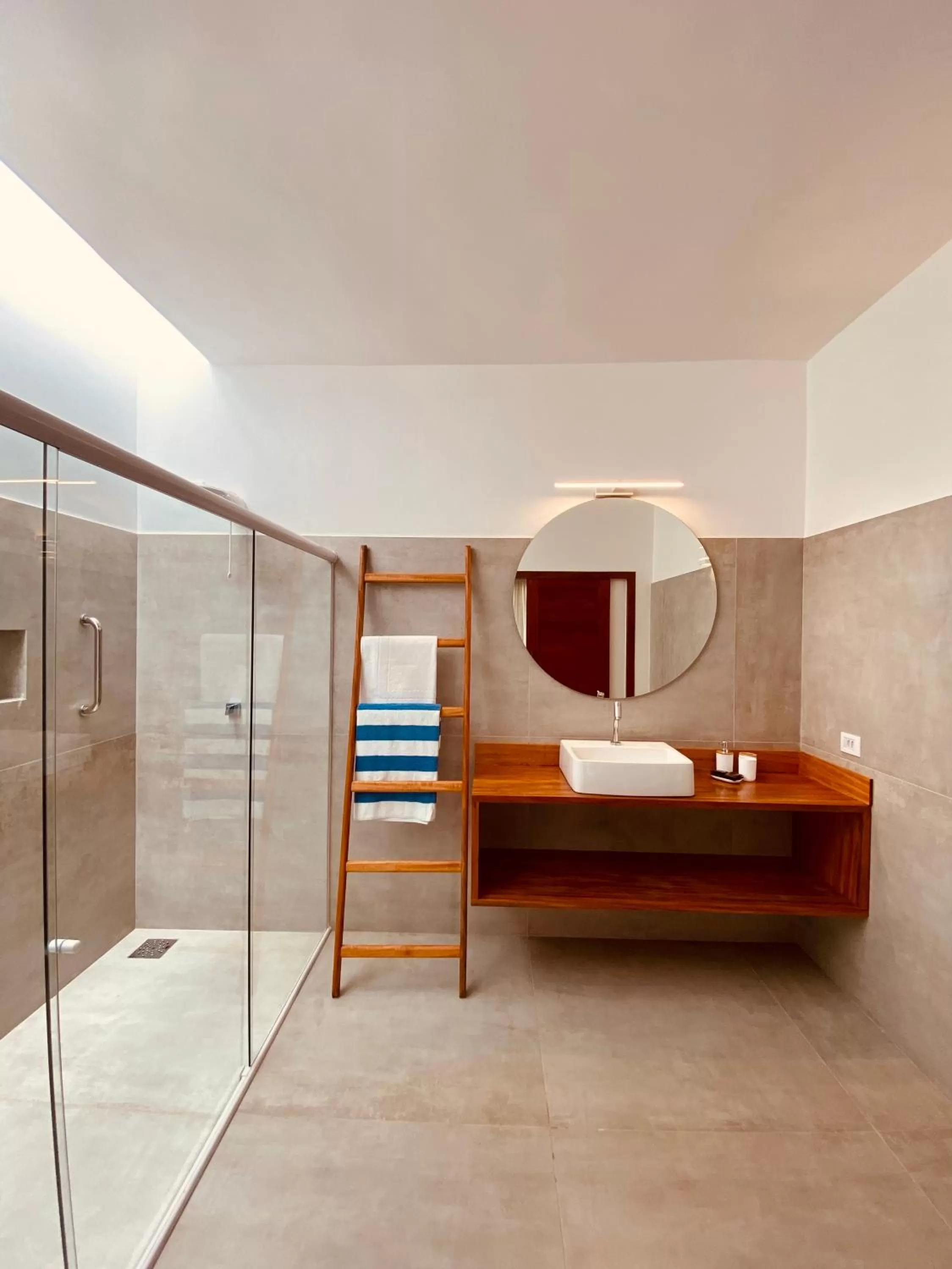 Bathroom, Bed in Portofino Pousada