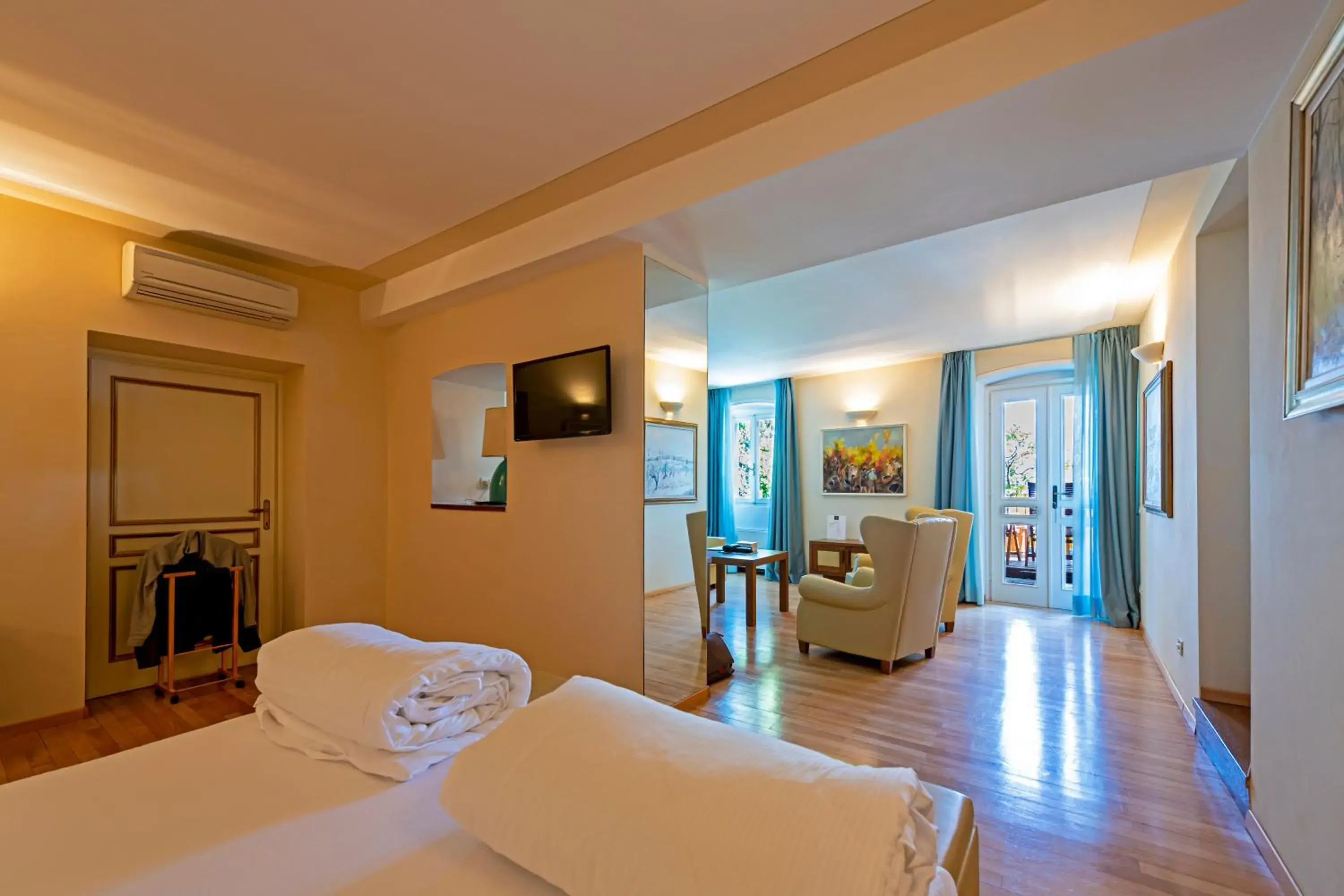 Photo of the whole room in Hotel Baia D'Oro