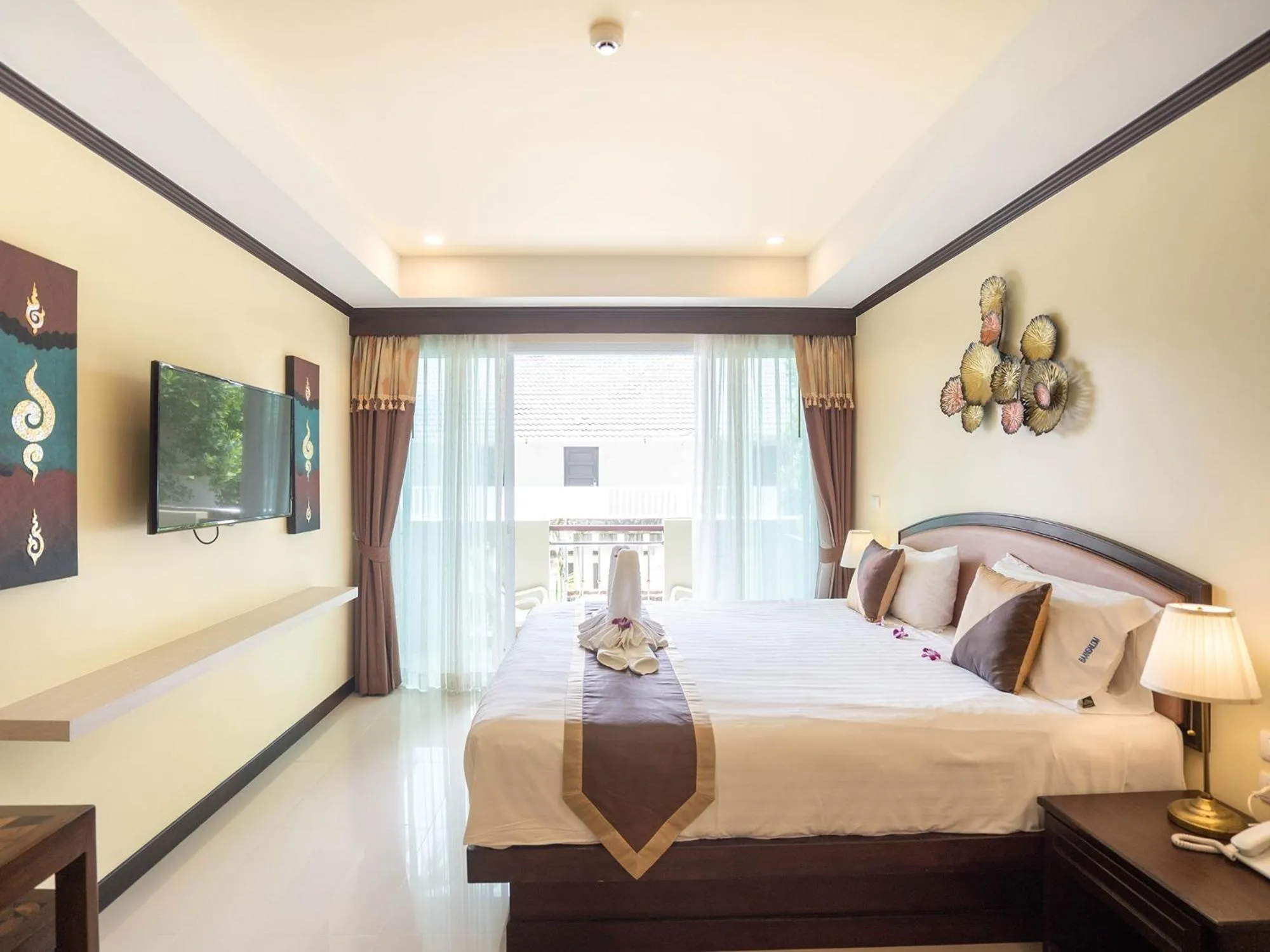Bed in Baan Sailom Hotel Phuket - Sha Extra Plus