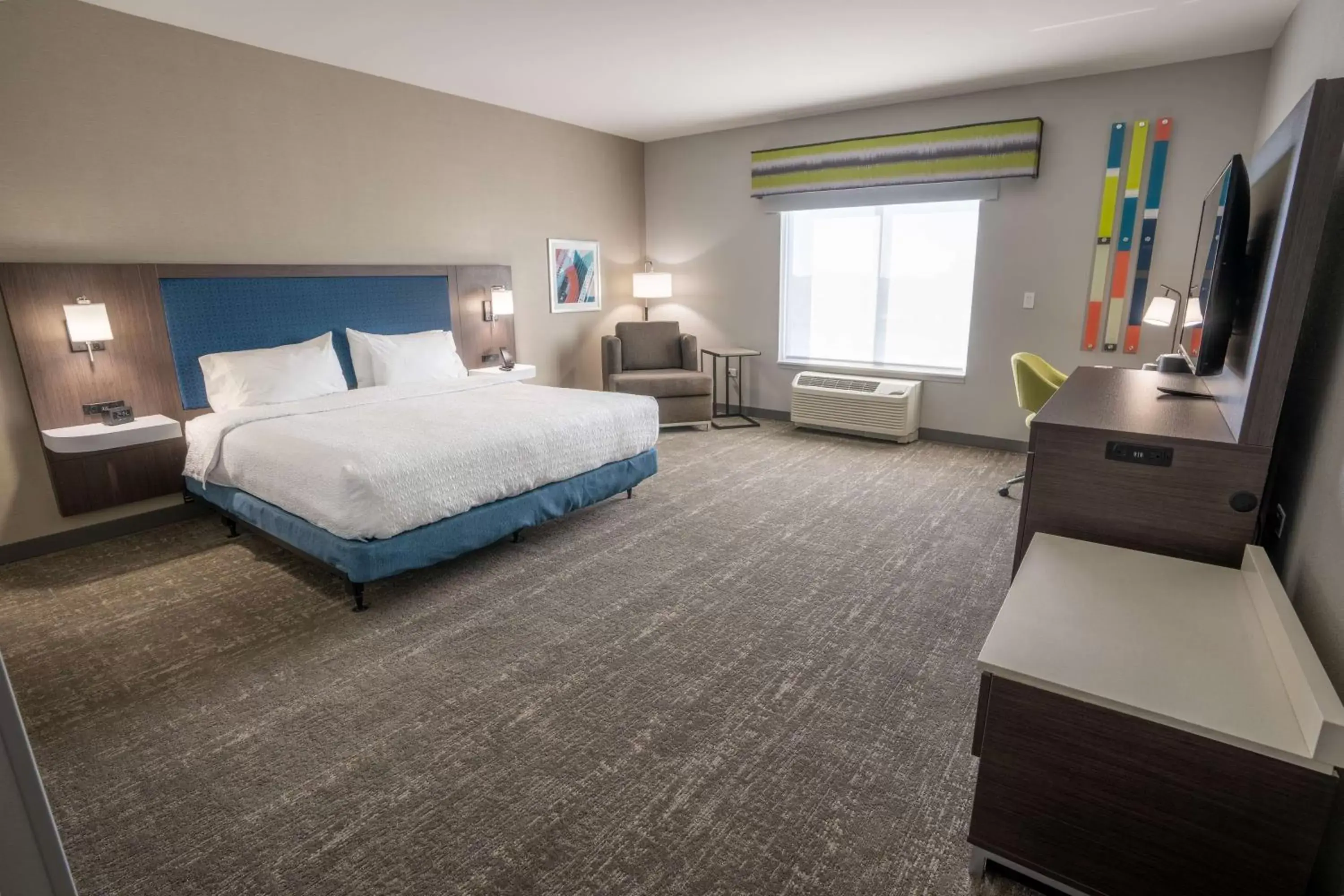 Bedroom in Hampton Inn By Hilton Huntley Chicago
