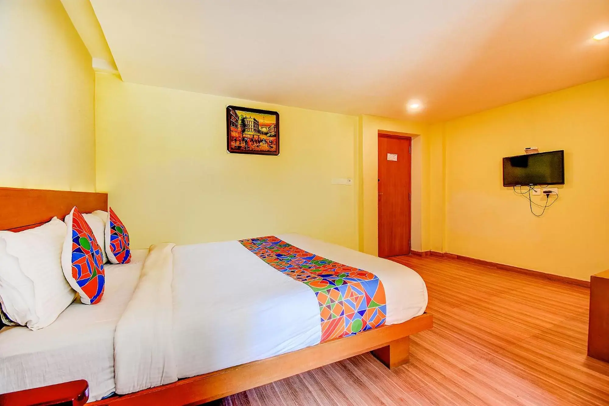 TV and multimedia, Bed in FabHotel Abirami Grand Inn - Nr Bryant Park TV and multimedia, Bed in FabHotel Abirami Grand Inn - Nr Bryant Park