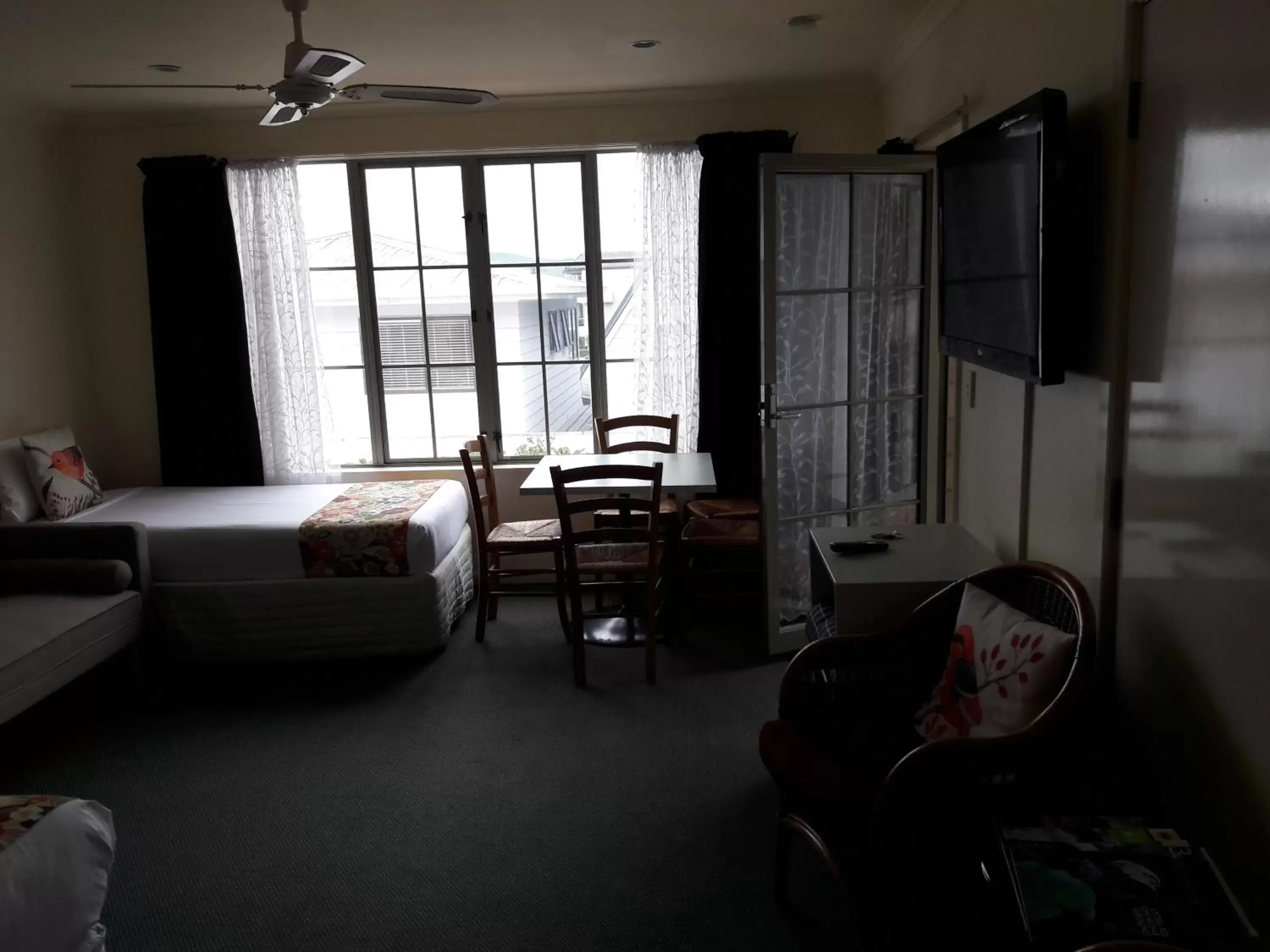 Seating Area in Colonial Lodge Motel