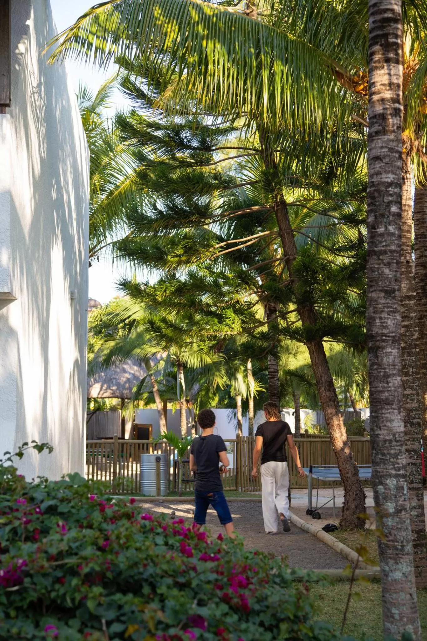 People in Coin de Mire Attitude