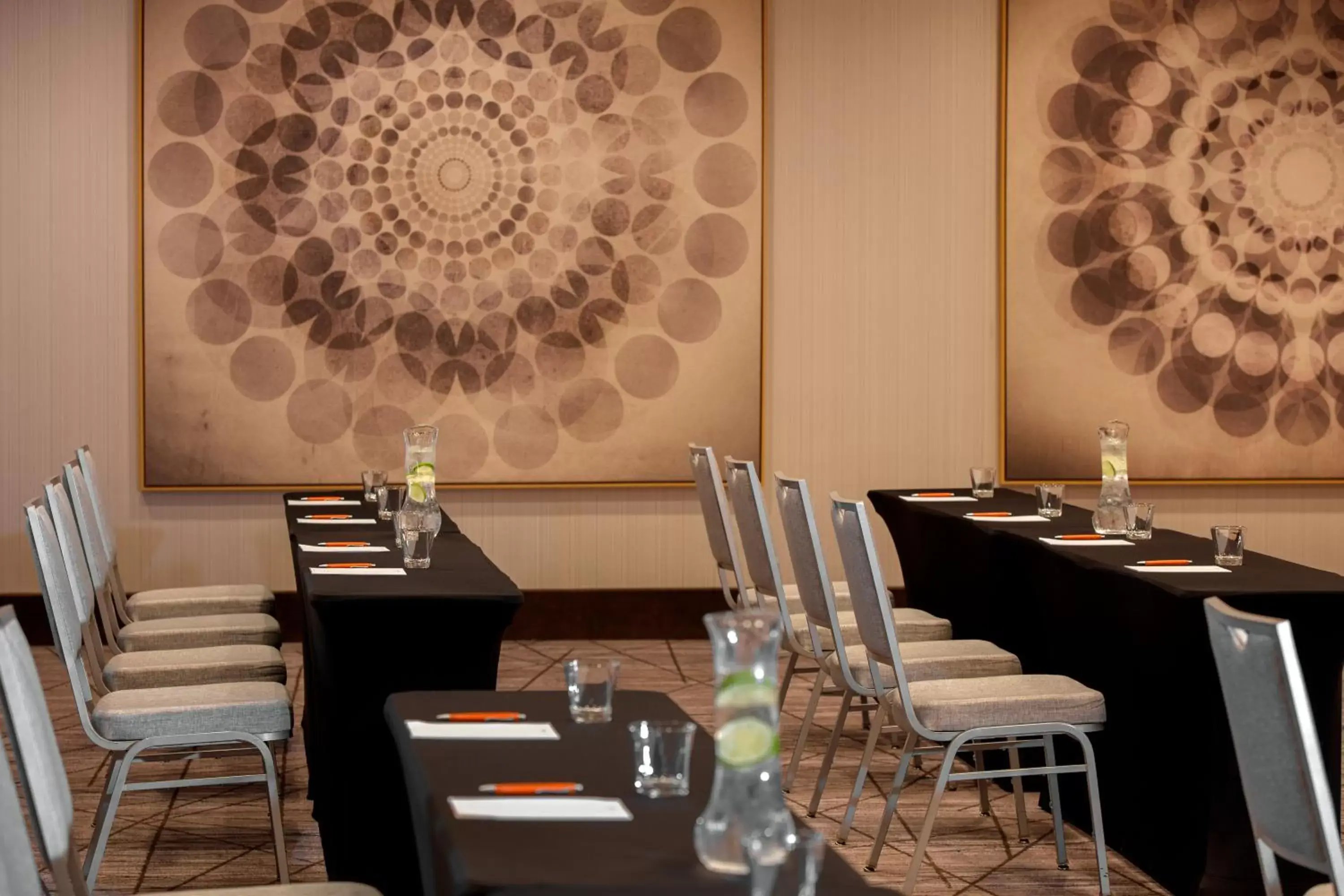 Meeting/conference room, Restaurant/Places to Eat in Kimpton Overland Hotel - Atlanta Airport, an IHG Hotel