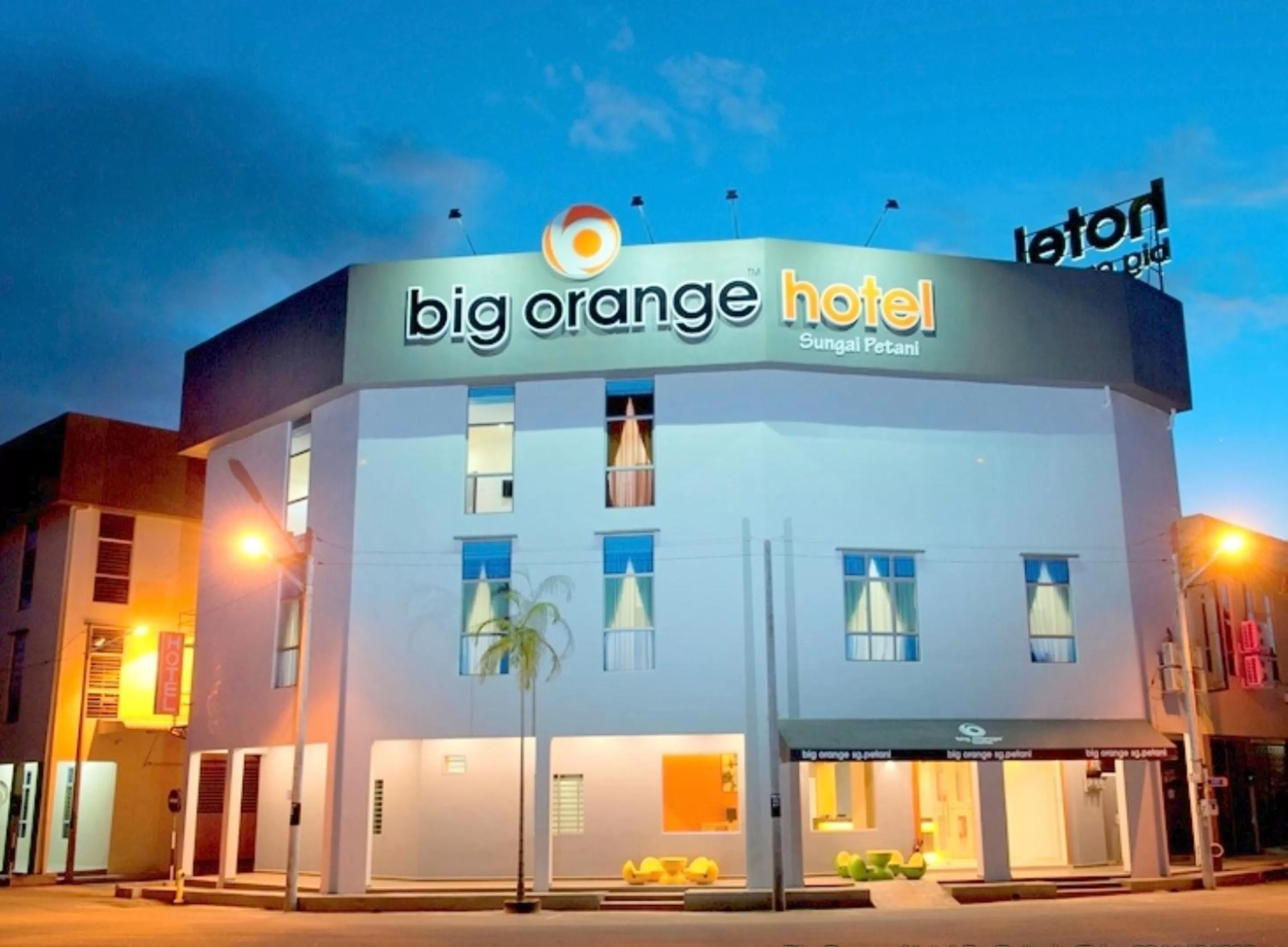 Facade/entrance in Big Orange Hotel Sungai Petani