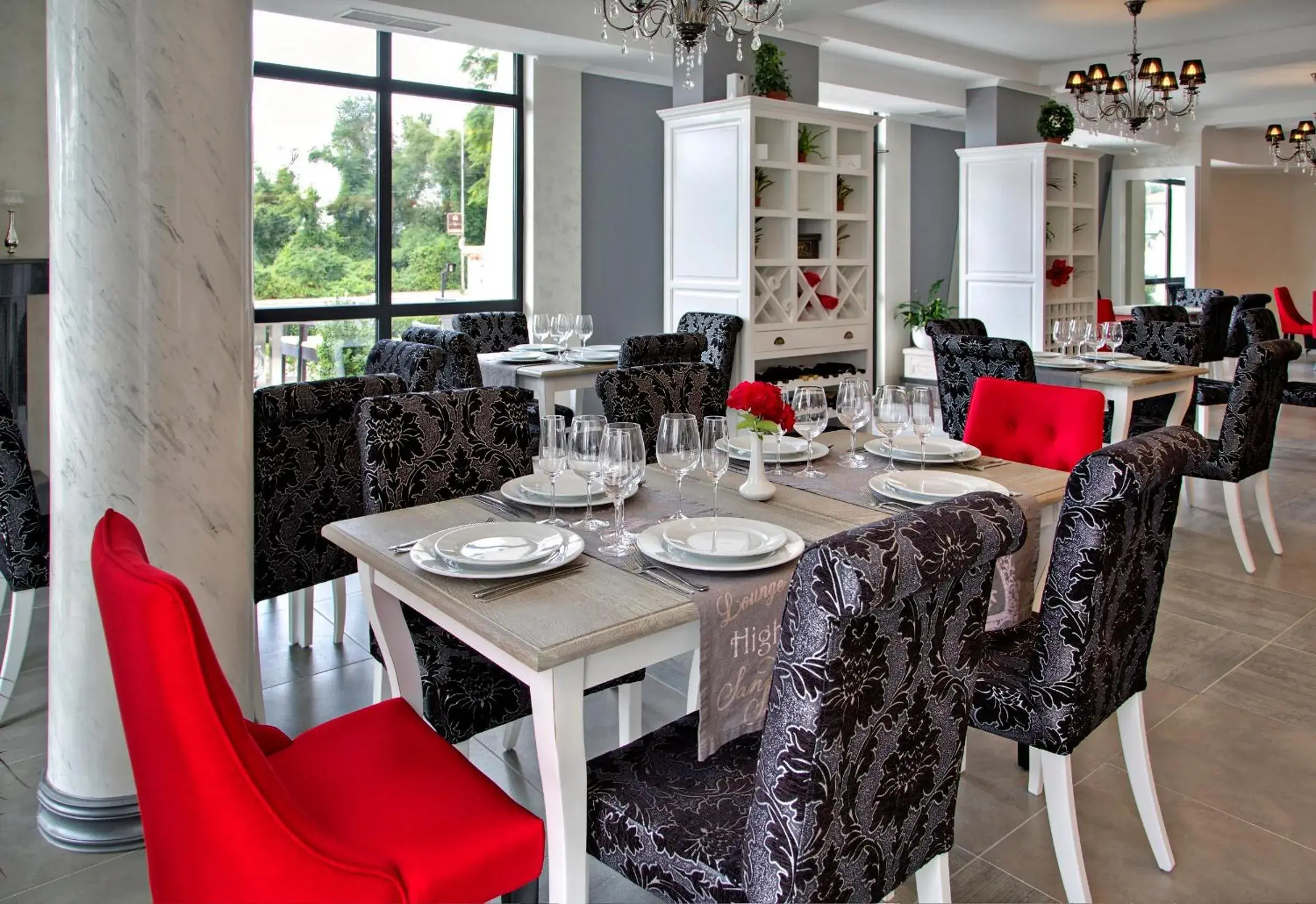 Restaurant/places to eat in White Rock Castle Suite Hotel & SPA Restaurant/places to eat in White Rock Castle Suite Hotel & SPA