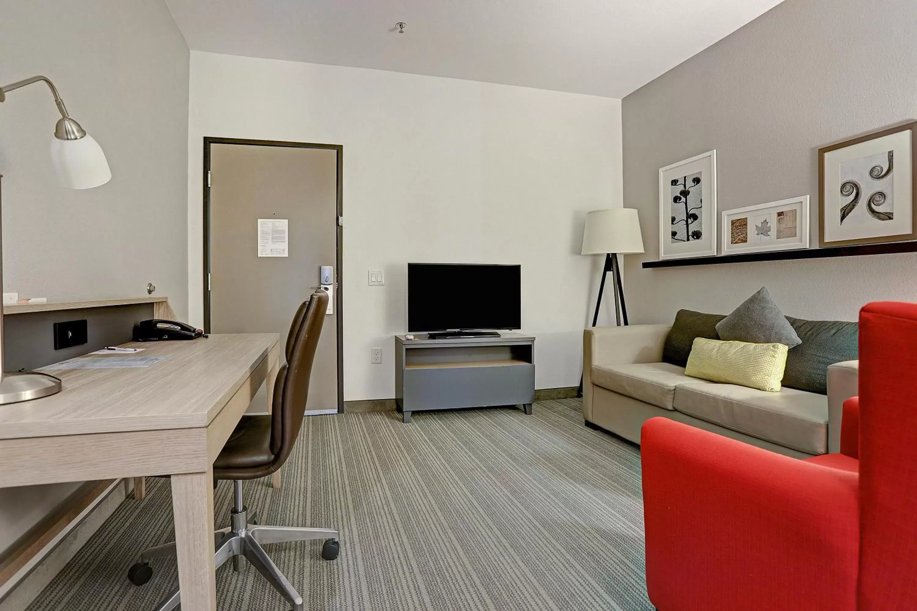 Bedroom, Seating Area in Best Western Plus Westheimer - Westchase Inn & Suites