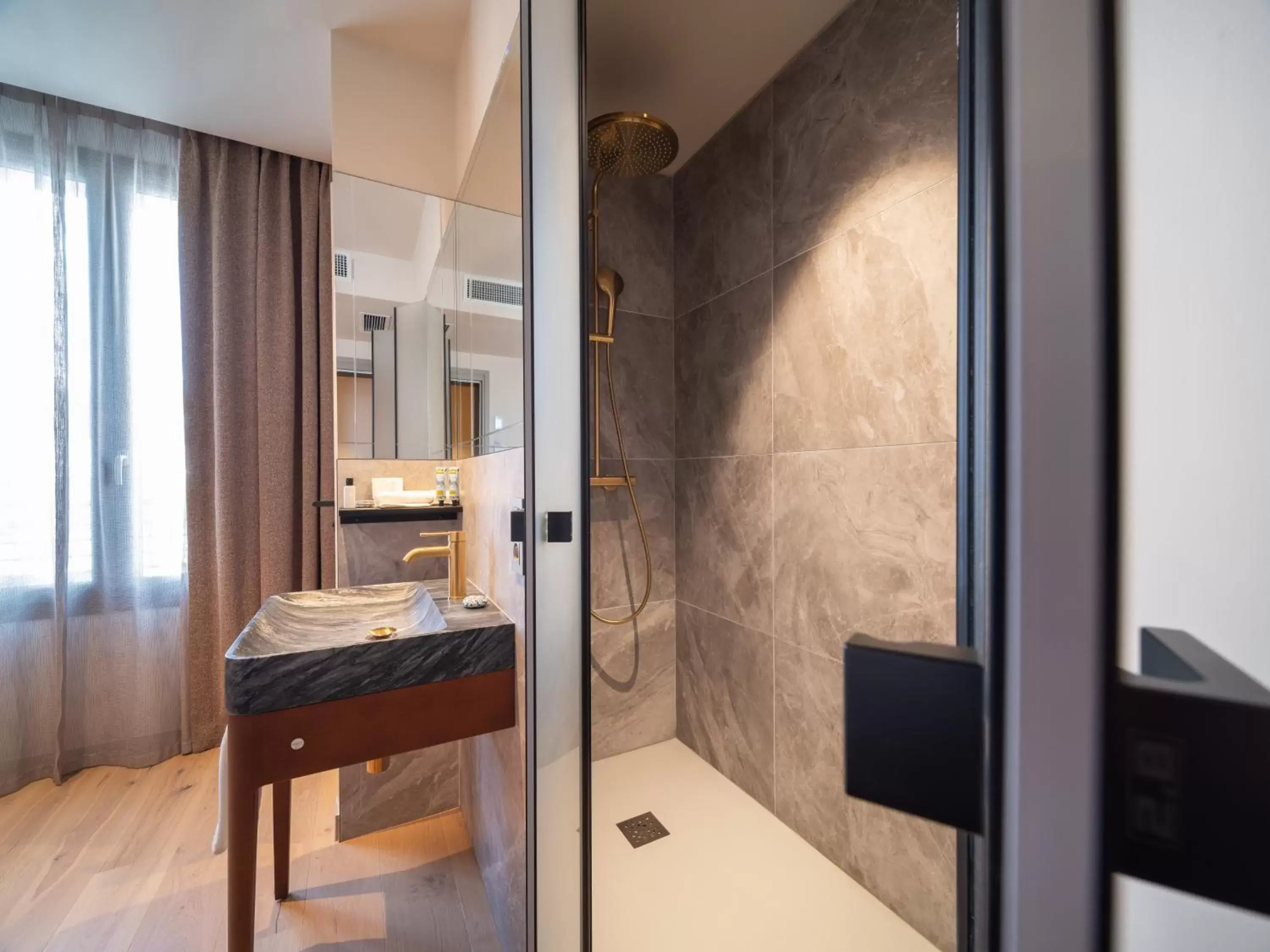 Shower, Bathroom in Hébé Hotel