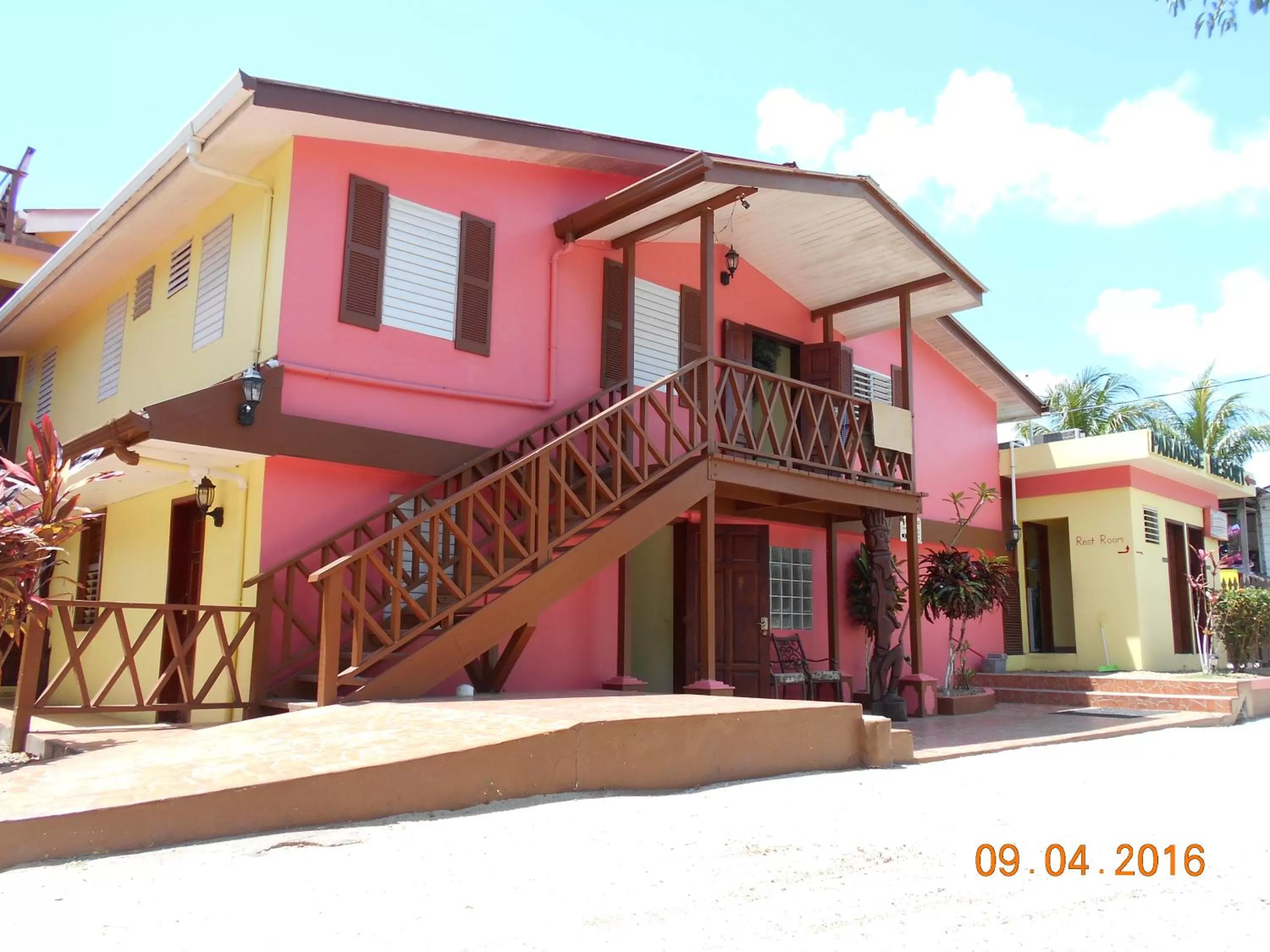 Facade/entrance in Alan's Paradise Hotel
