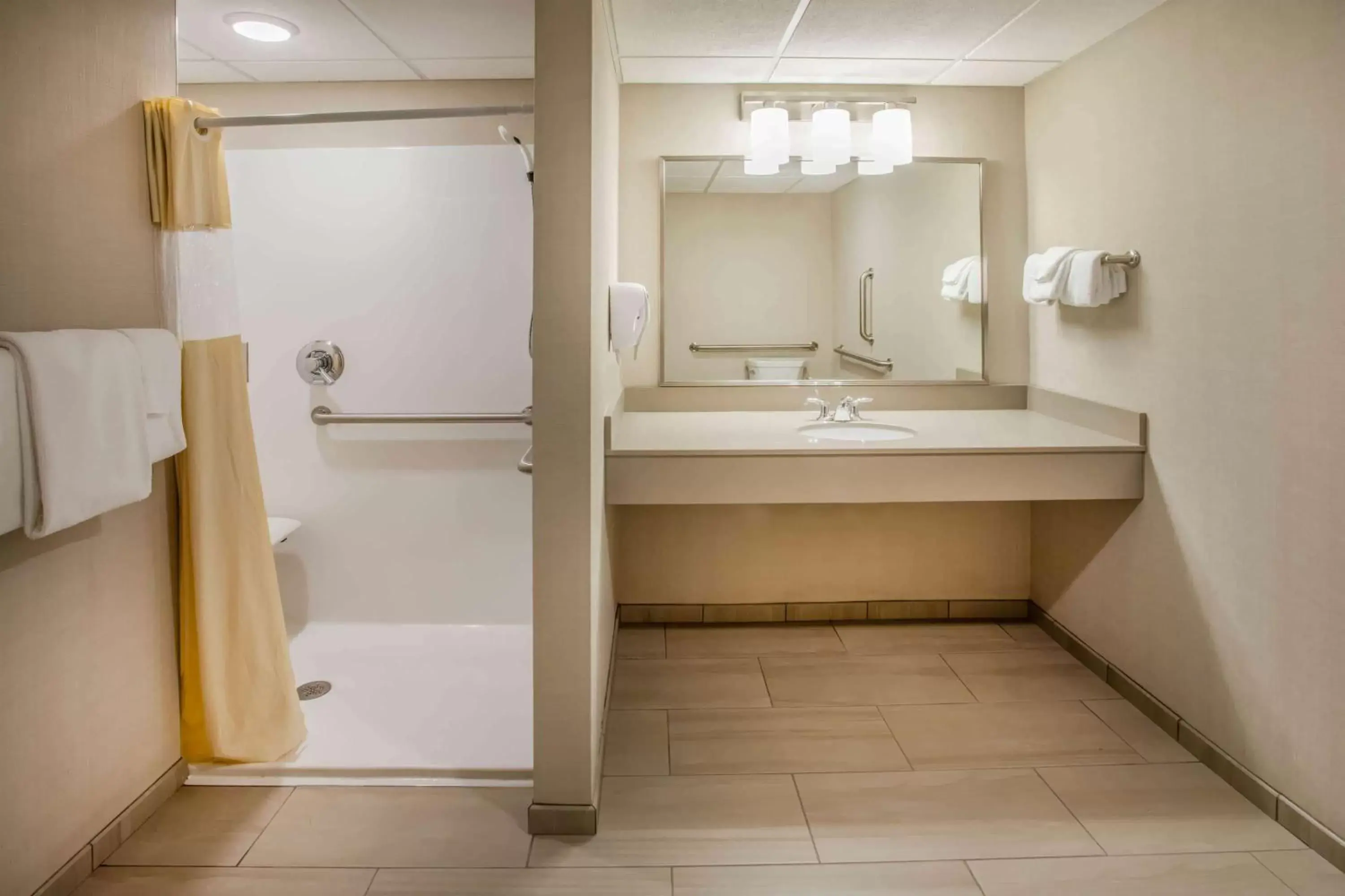 Bathroom in Days Inn & Suites by Wyndham Duluth by the Mall