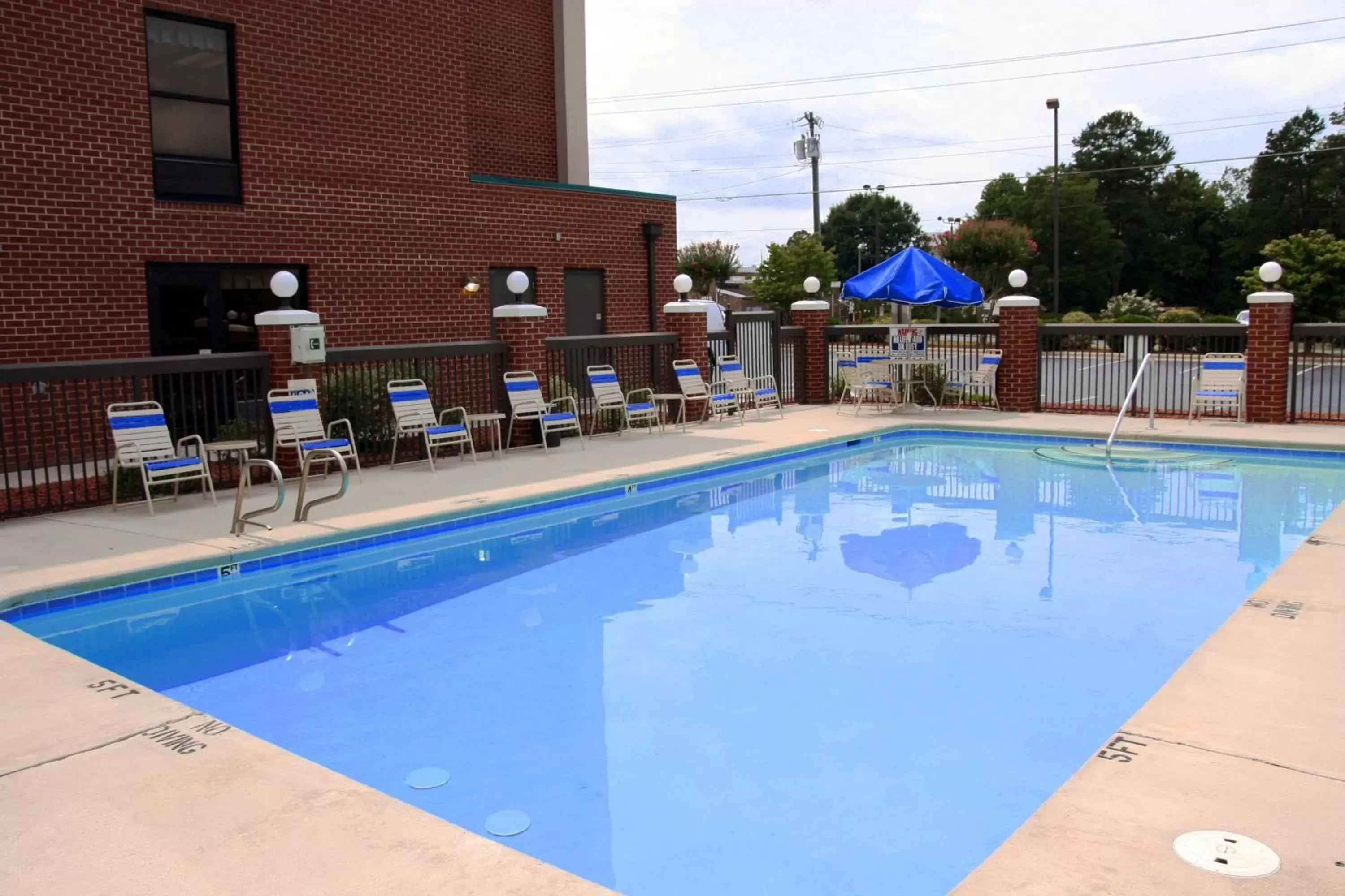 Pool view, Swimming Pool in Hampton Inn High Point