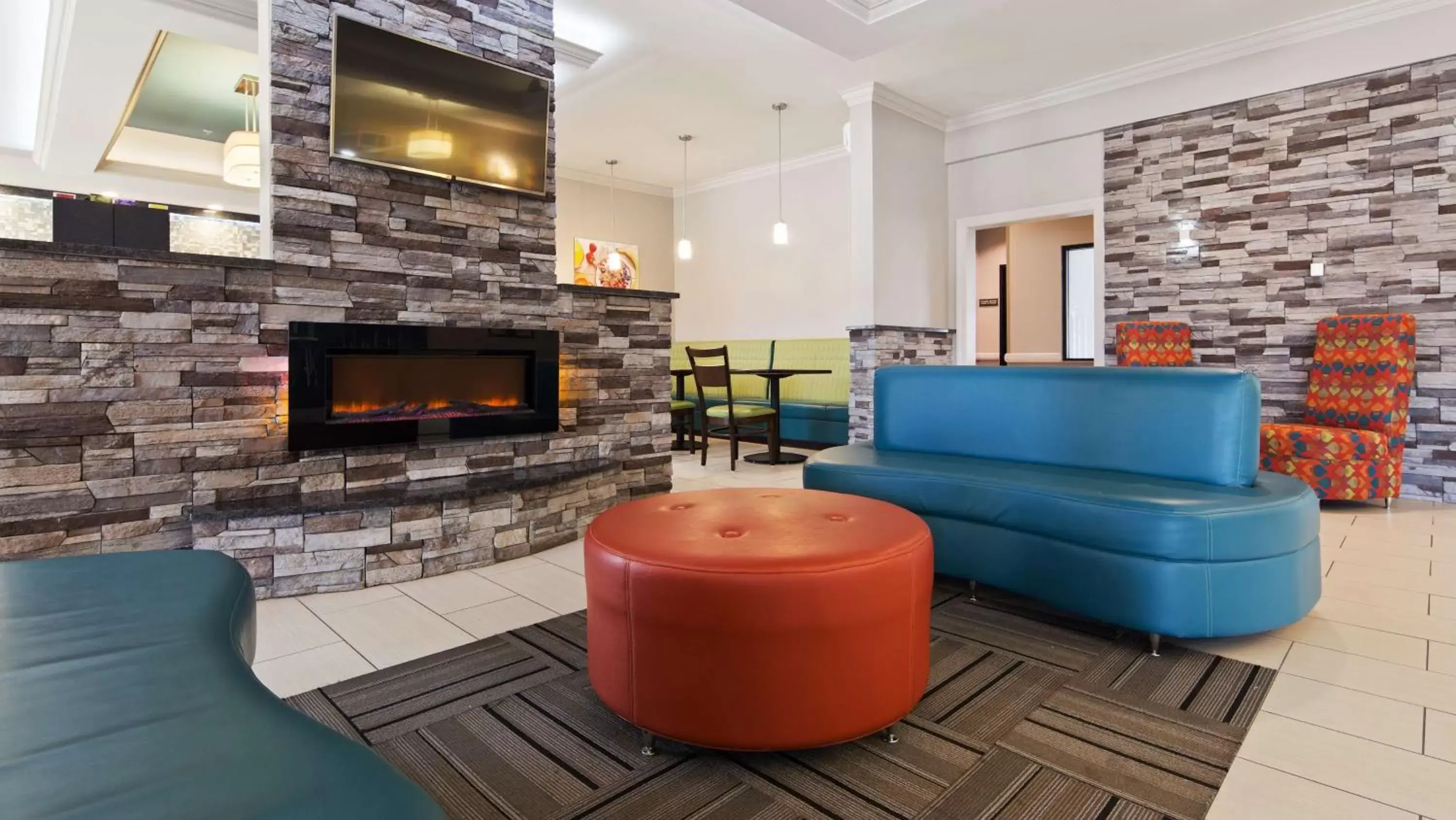Lobby or reception, Seating Area in Best Western Elkhart Inn & Suites