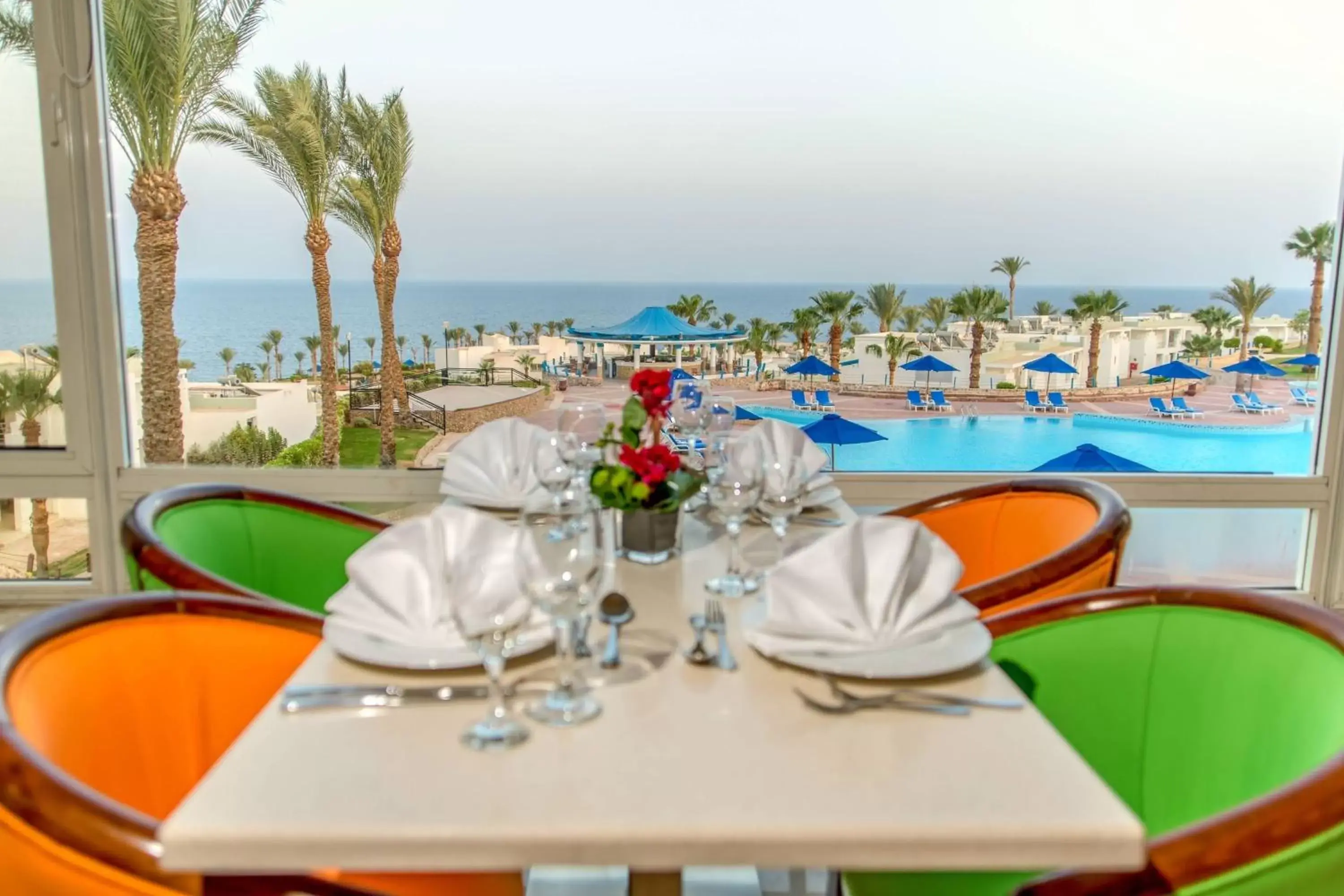 Restaurant/places to eat, Swimming Pool in Renaissance Sharm El Sheikh Golden View Beach Resort