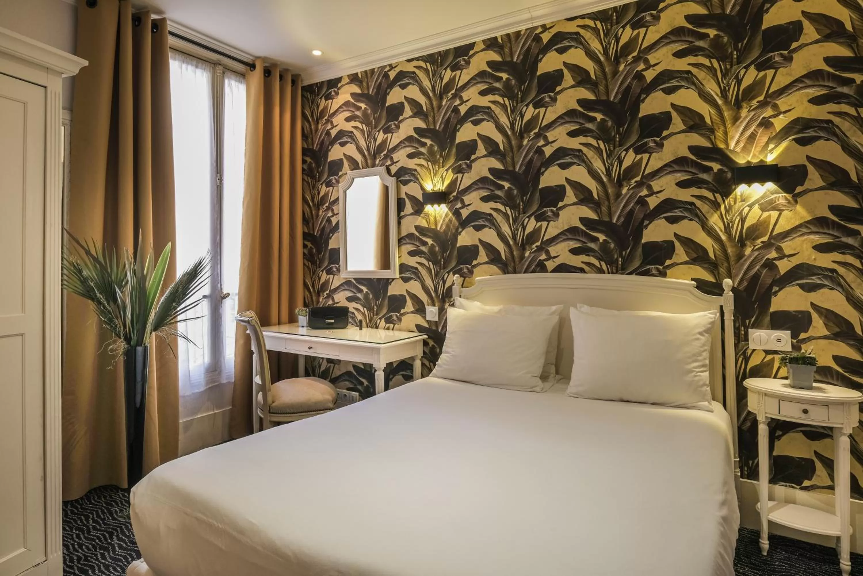 Bedroom, Bed in Hotel London